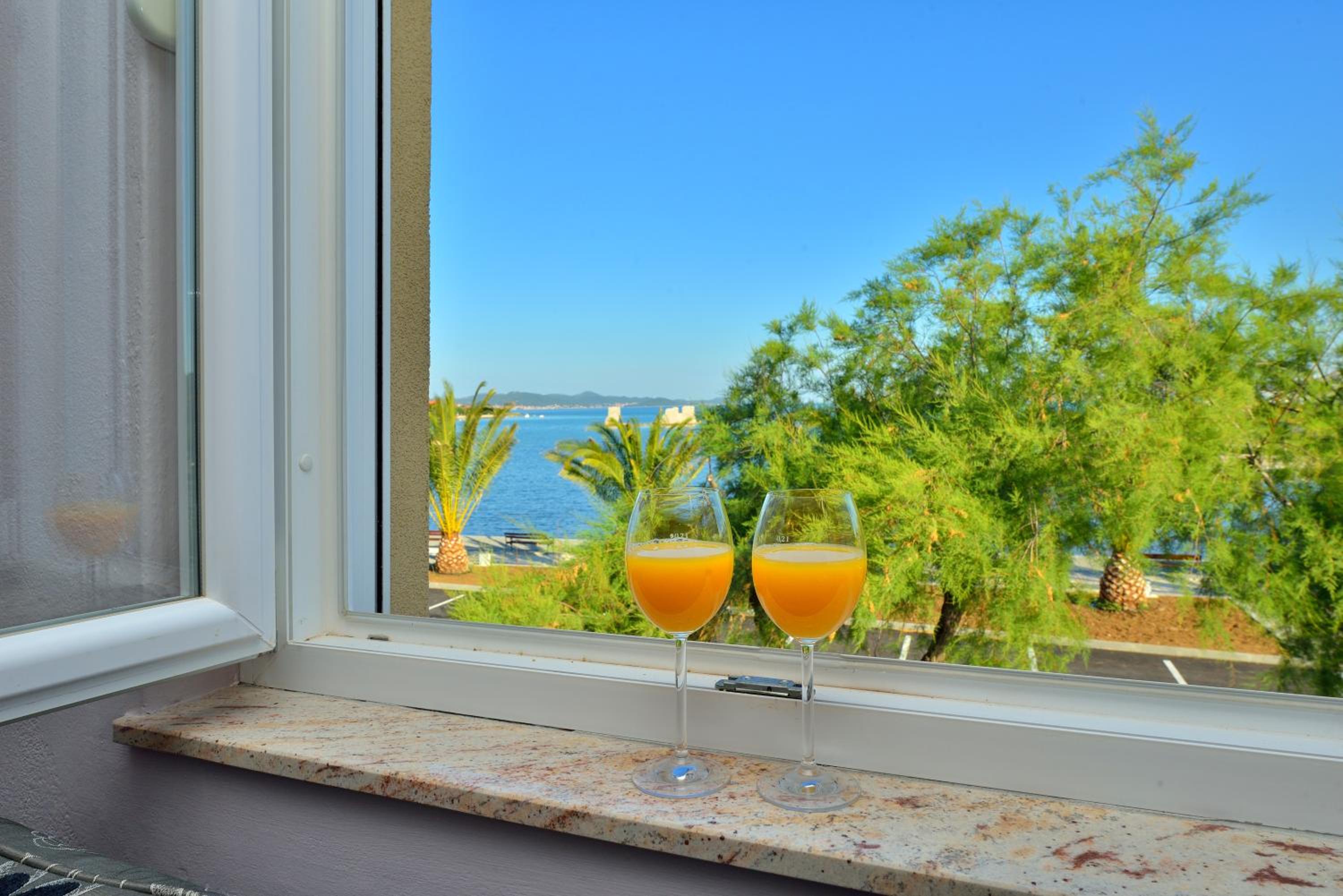 Deluxe One-Bedroom Apartment with Balcony  - Photo 4