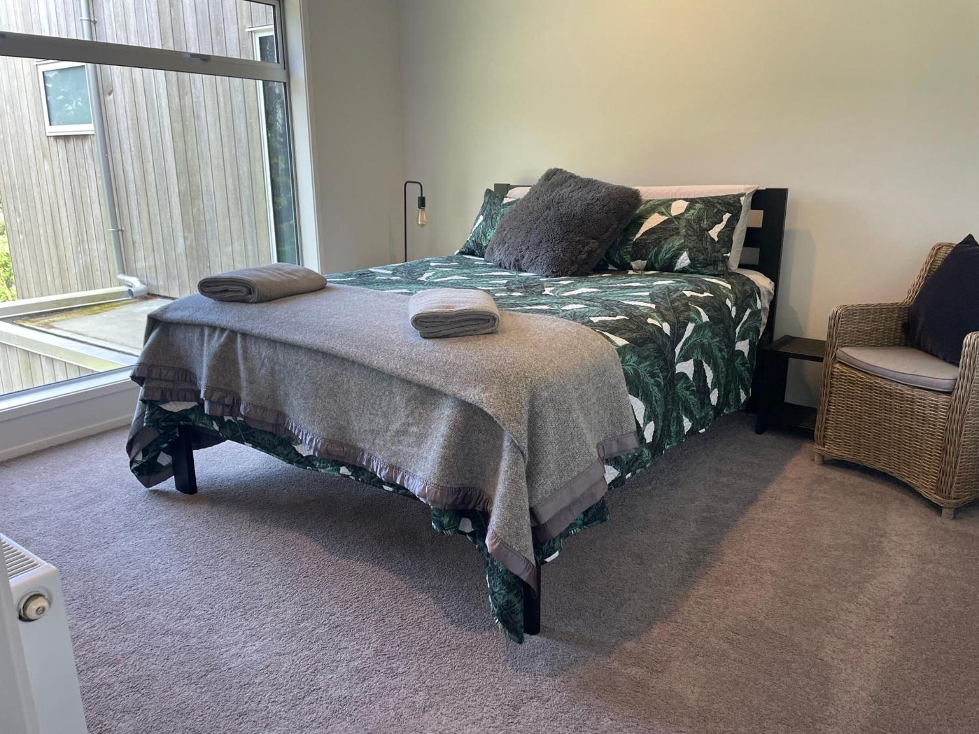 Three-Bedroom House photo 2