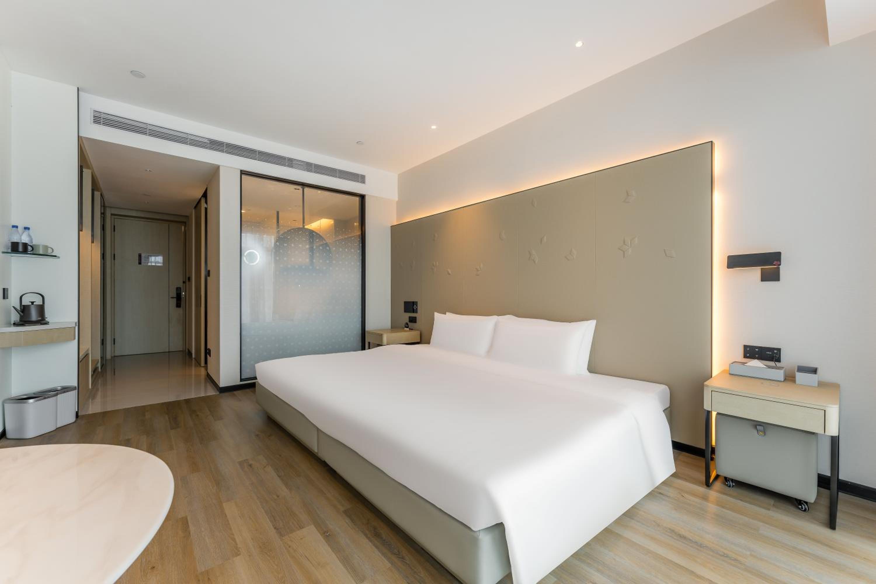 Deluxe King Room photo 3