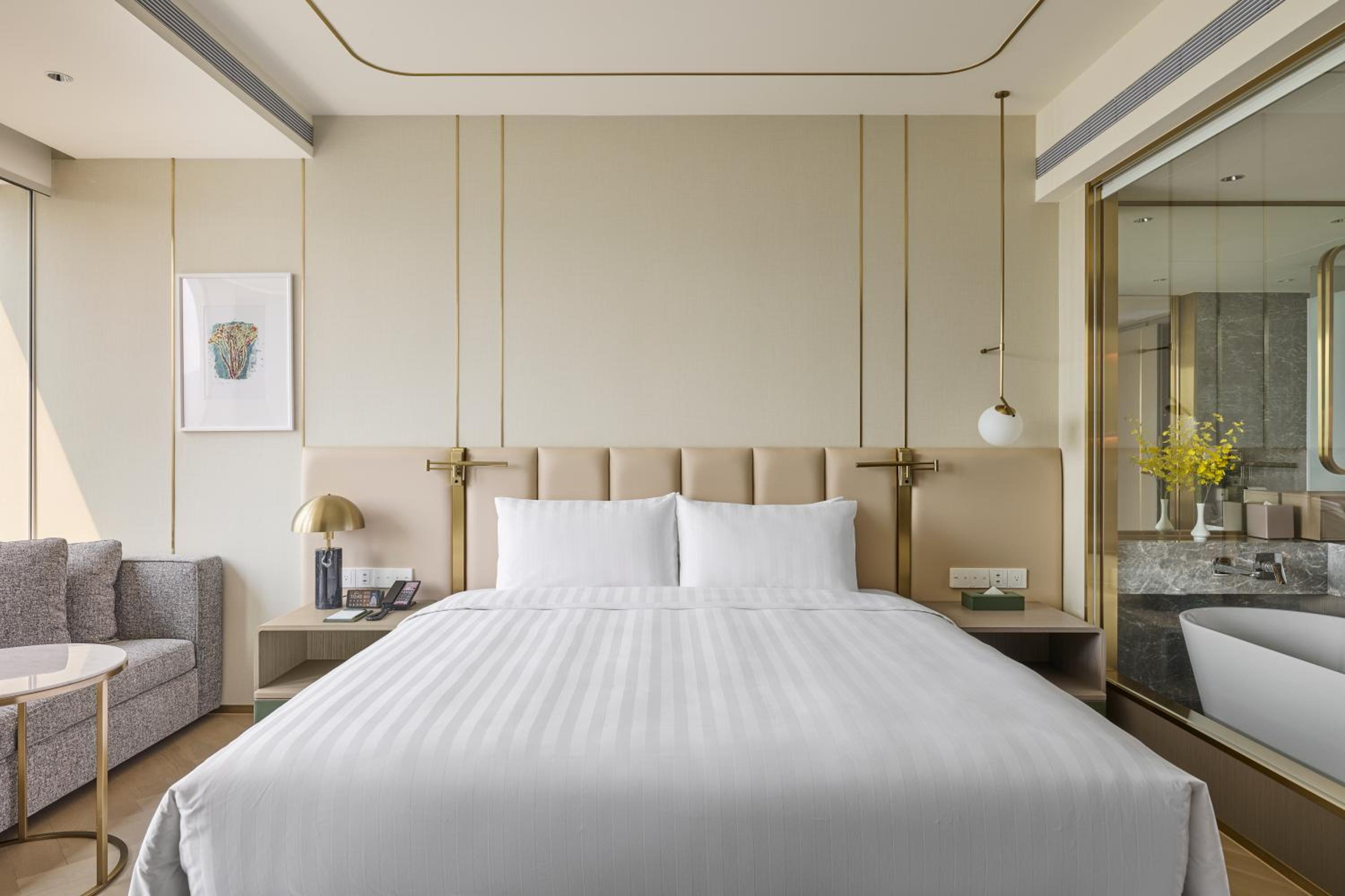 Executive Deluxe King Room with Lounge Access
