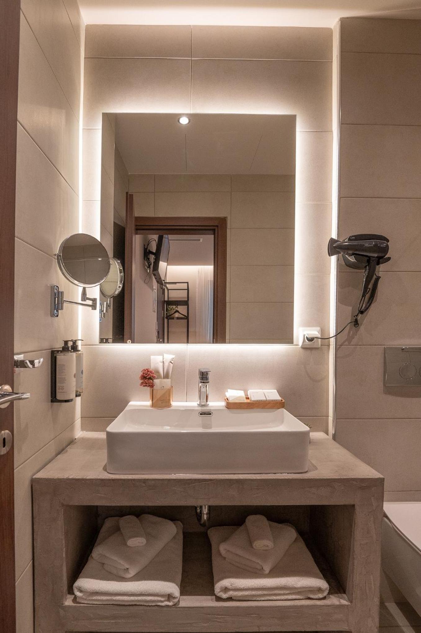 Standard Double or Twin Room photo 3