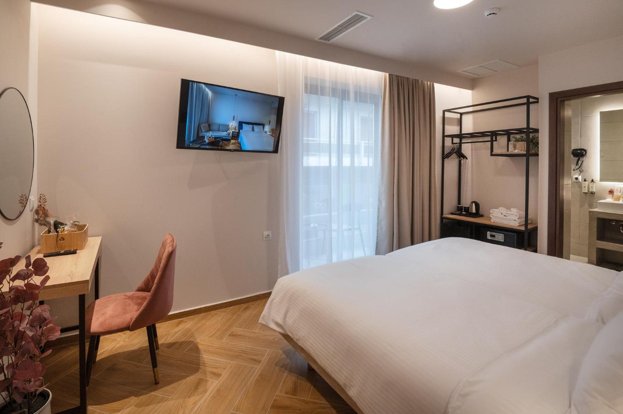 Superior Double or Twin Room with City View photo 3