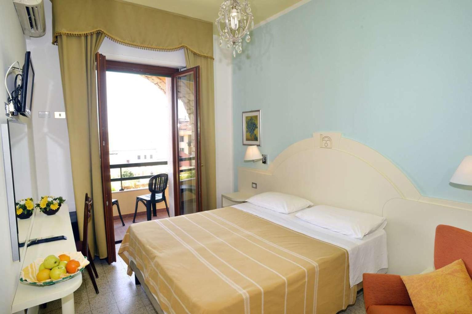 Double or Twin Room with Balcony - Photo 1