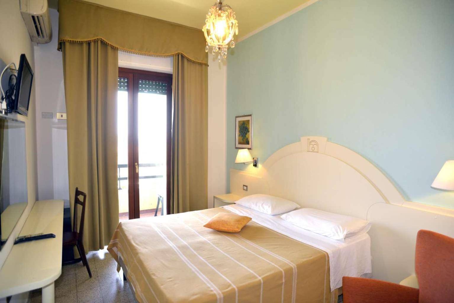 Double or Twin Room with Balcony and Sea View