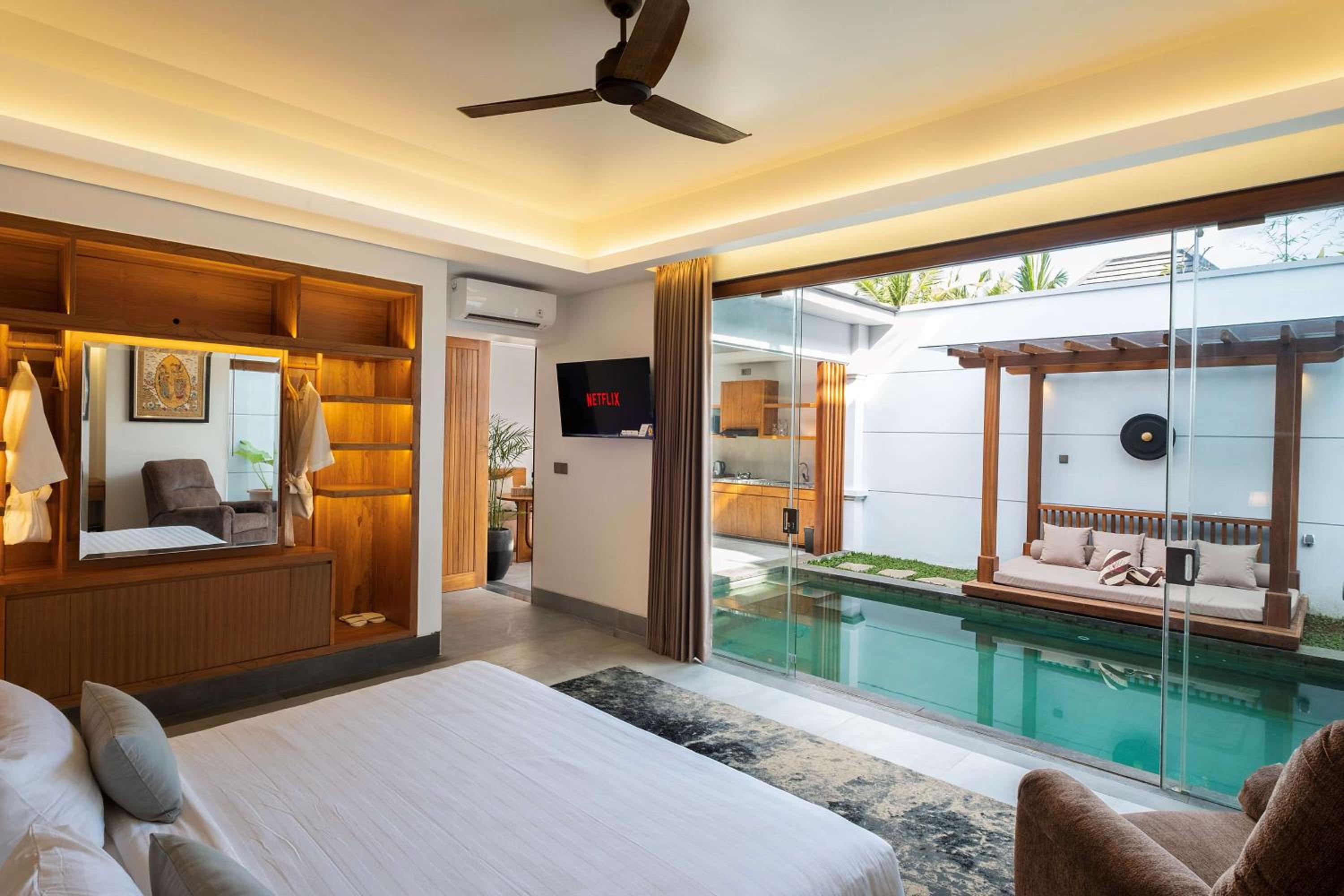 Grand One-Bedroom Pool Villa - Photo 2