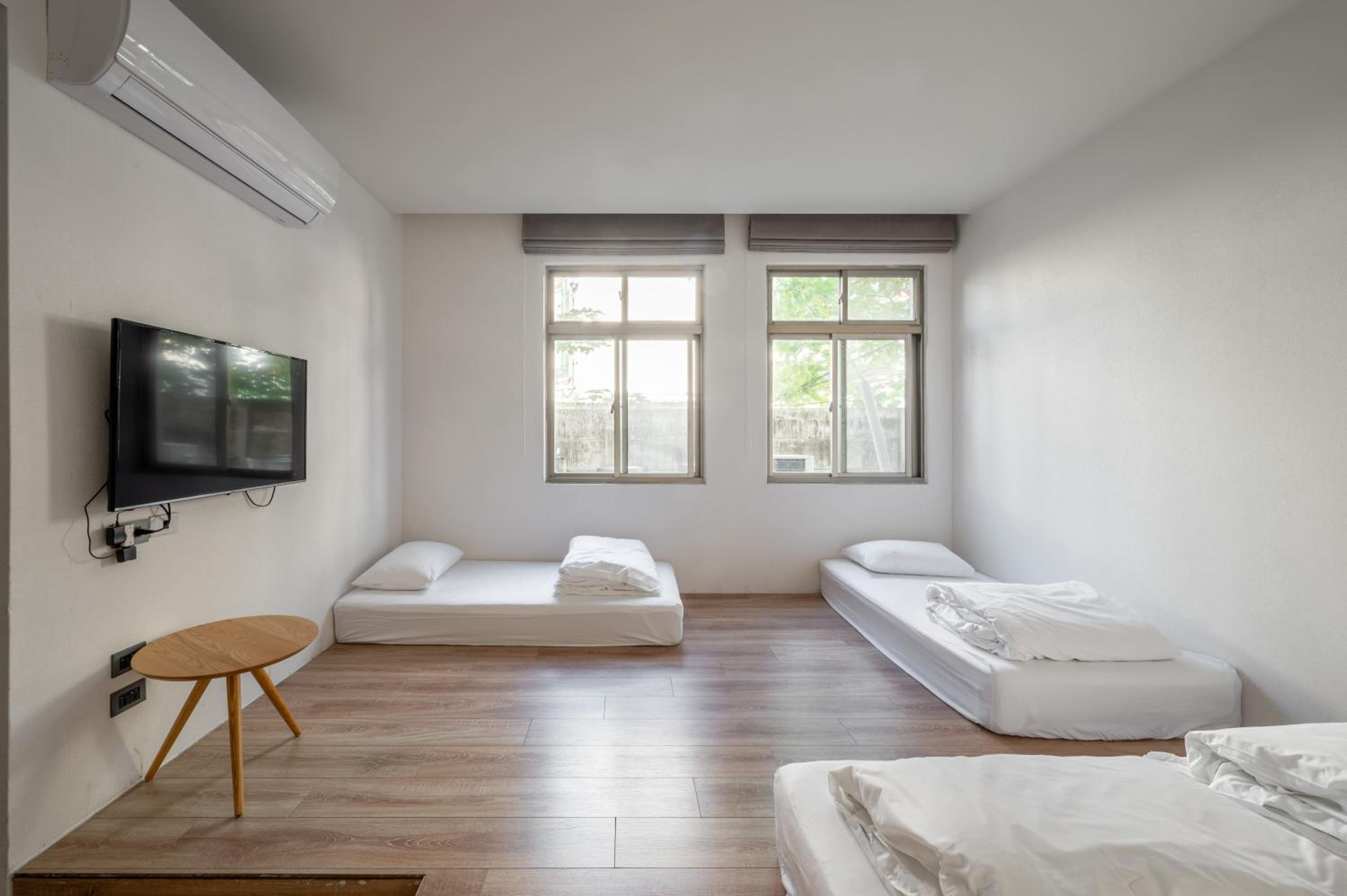 Mixed Dormitory Room photo 3