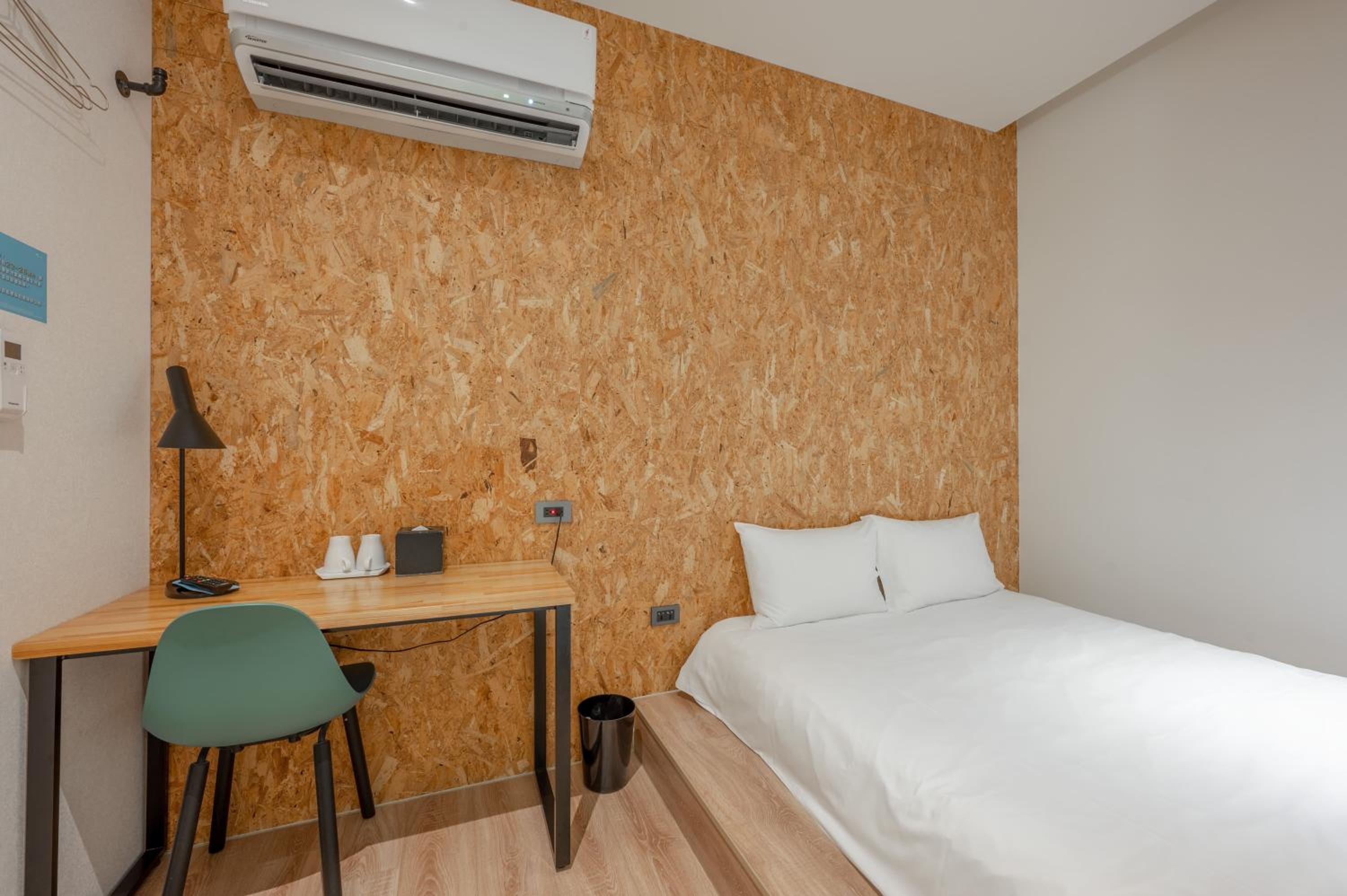 Double Room without Window photo 1