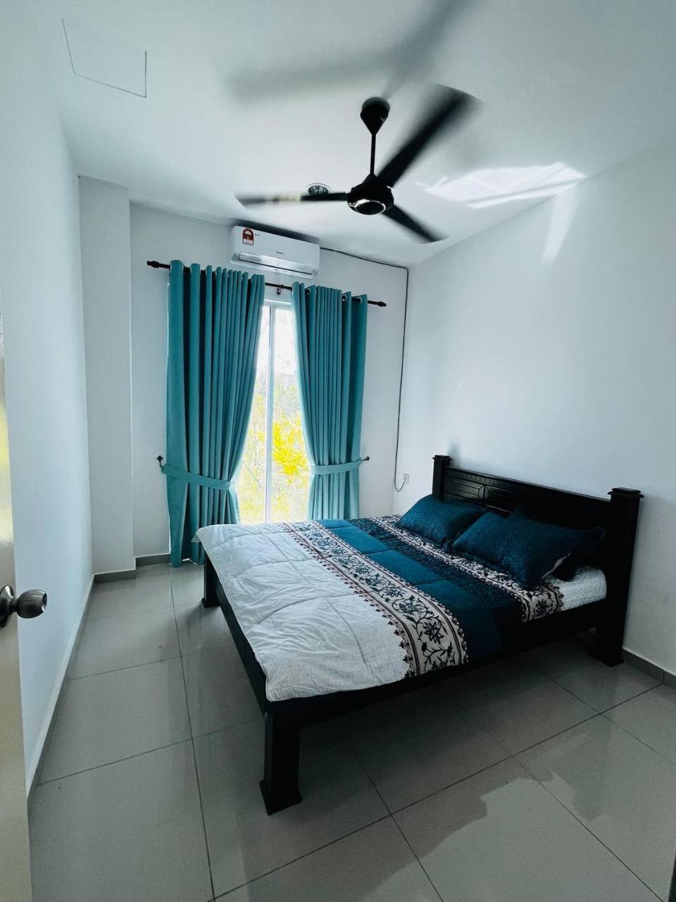 Four-Bedroom House photo 2