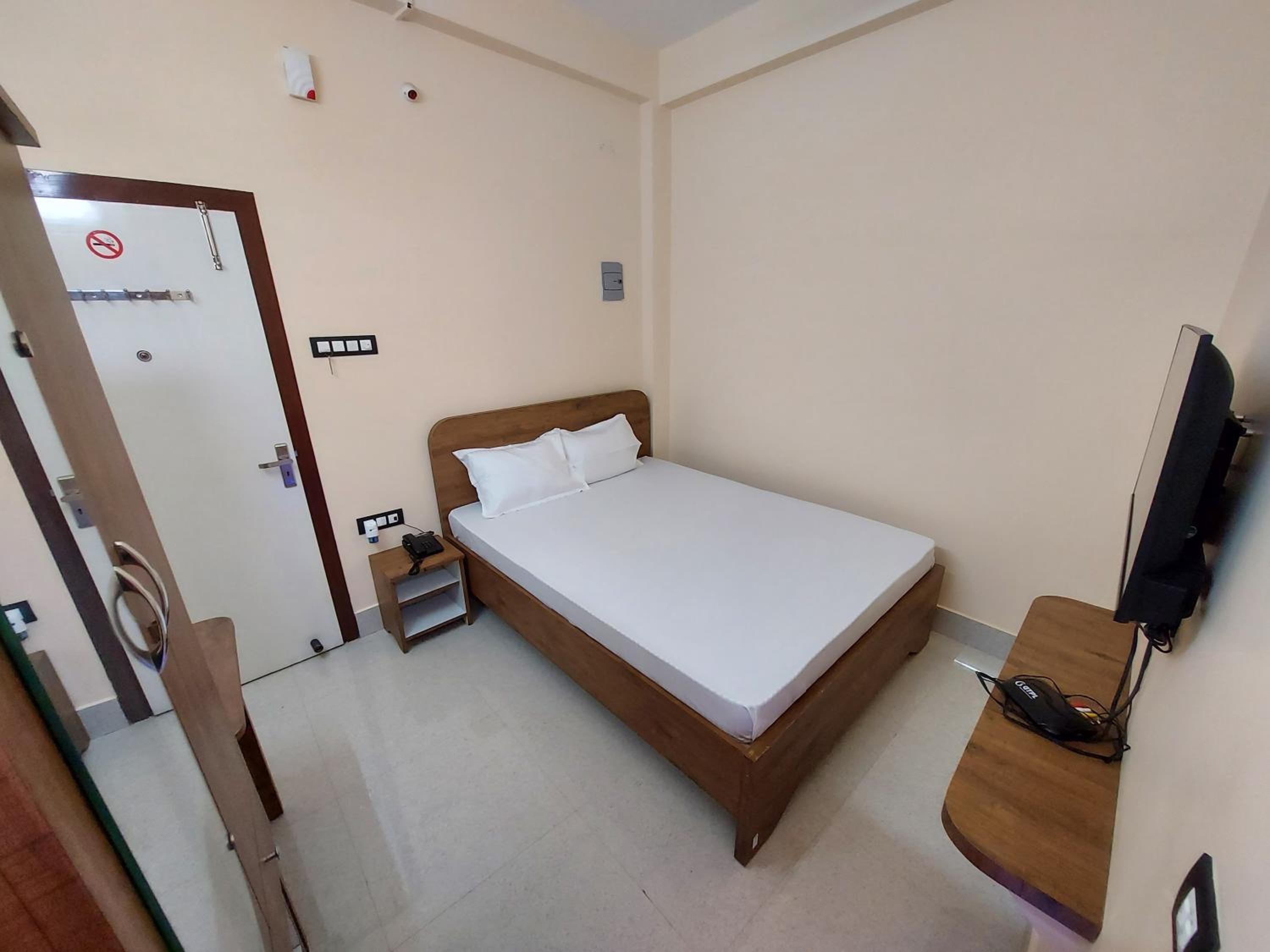 Standard Double Room with Fan photo 2