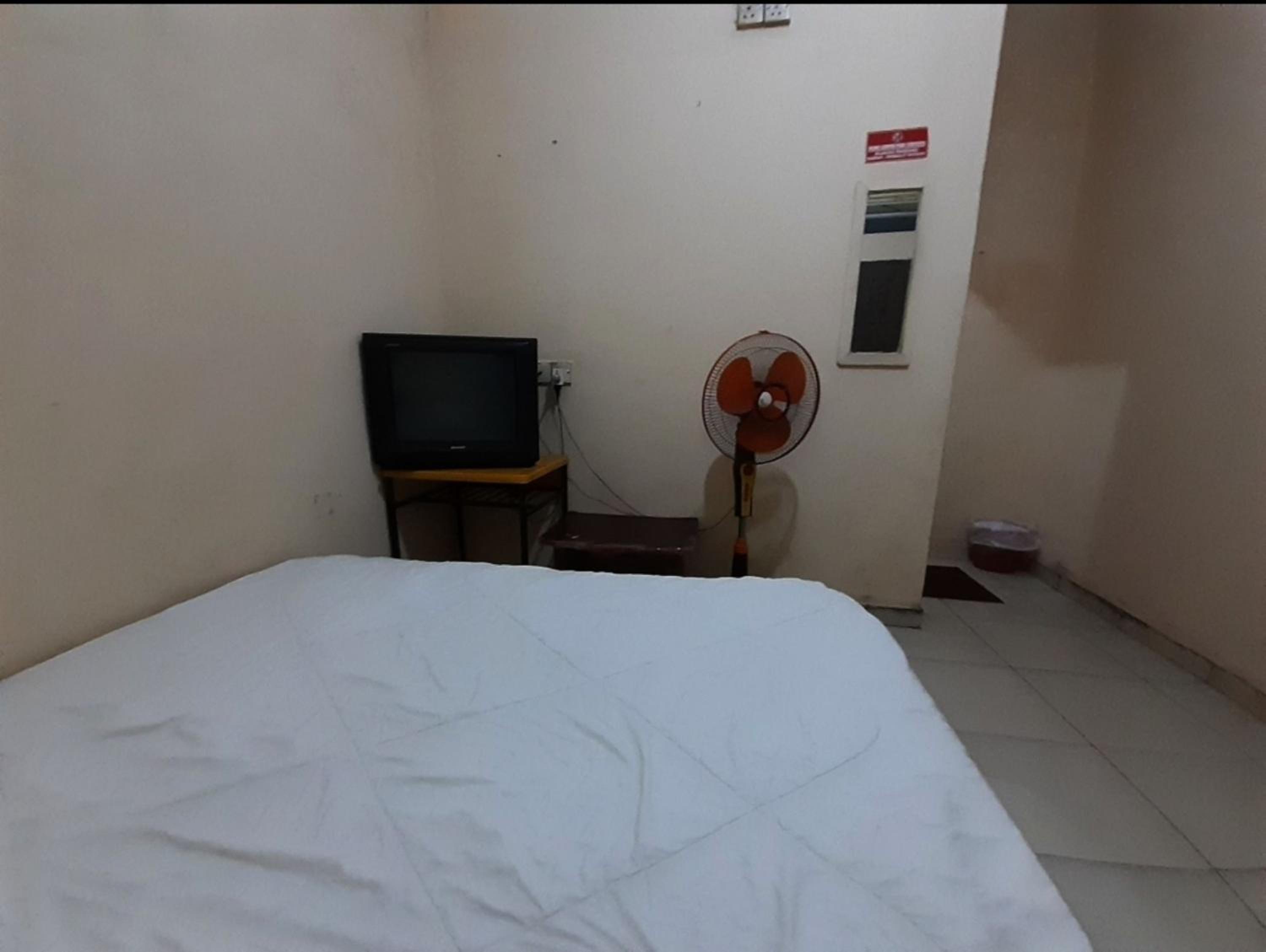 Budget Double Room - Photo 13