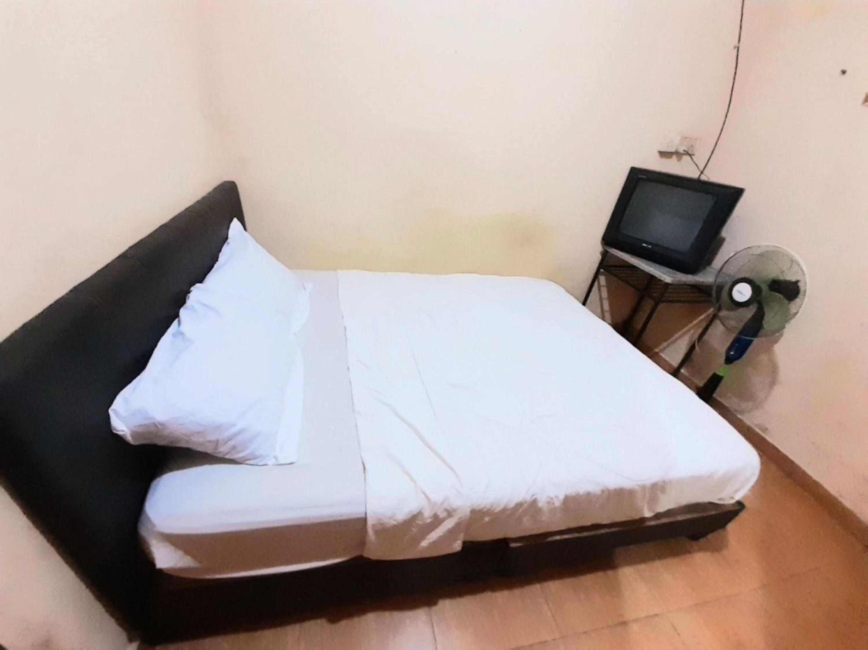 Budget Double Room - Photo 14