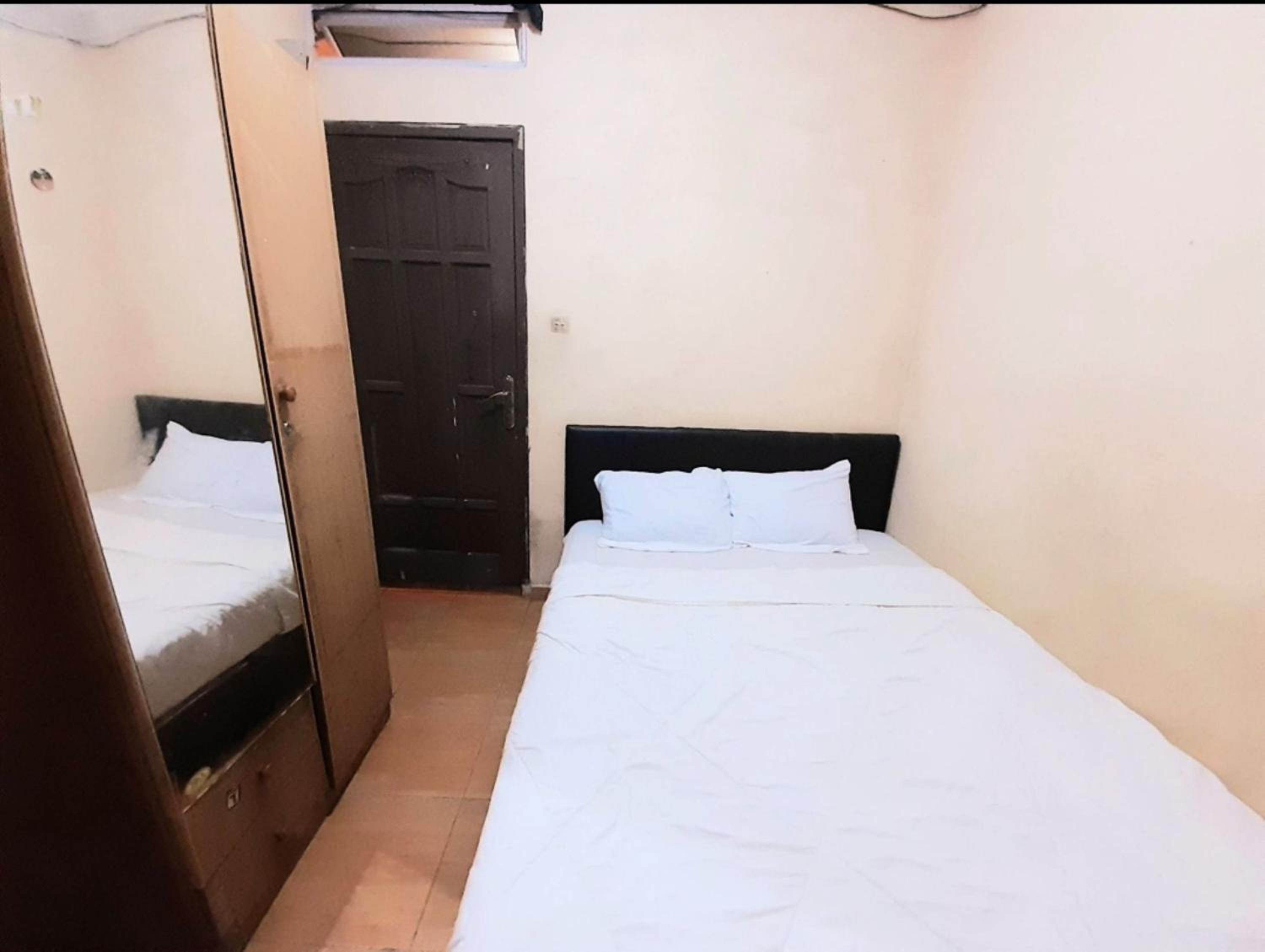 Budget Double Room - Photo 10