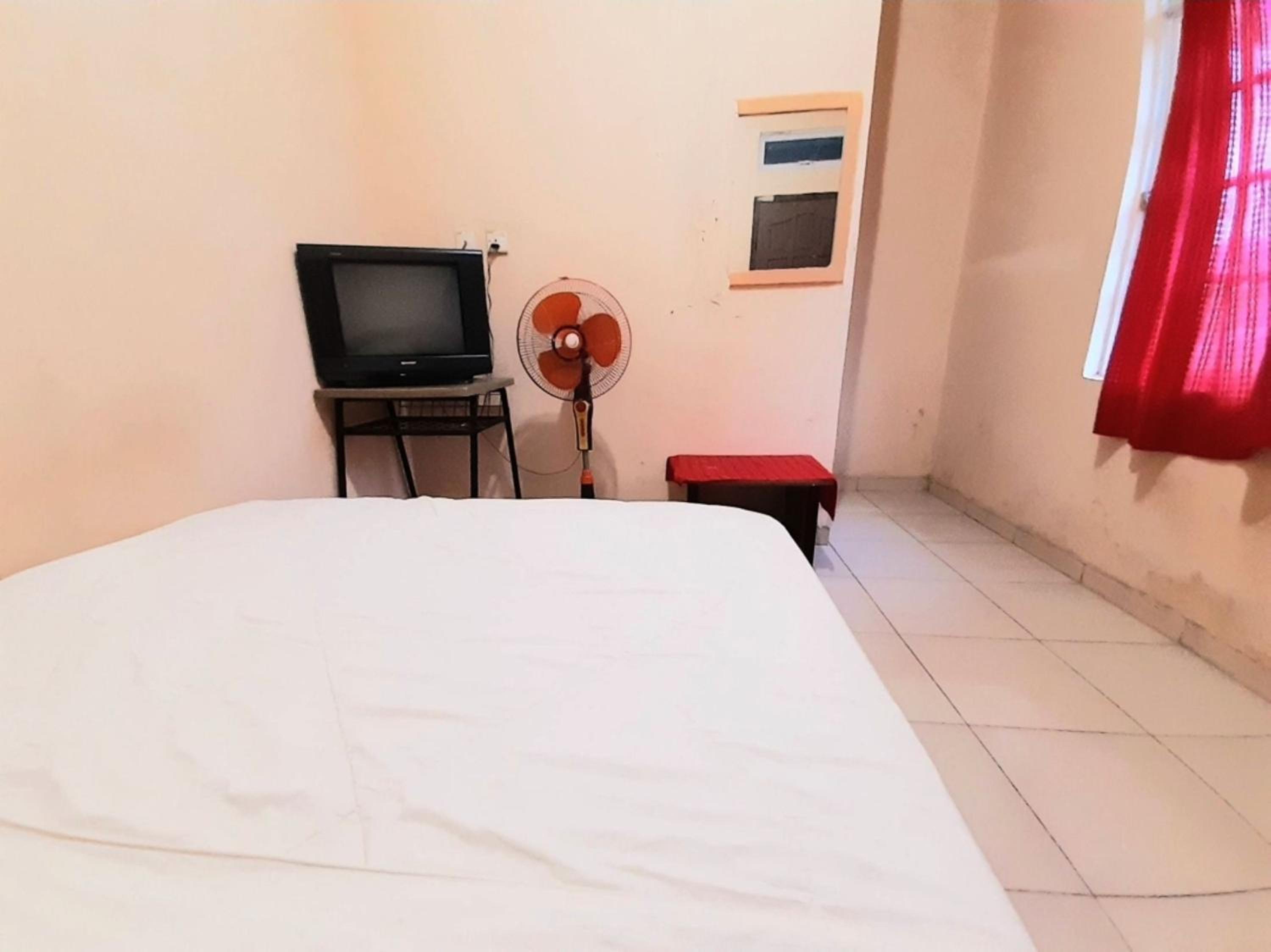 Budget Double Room - Photo 5