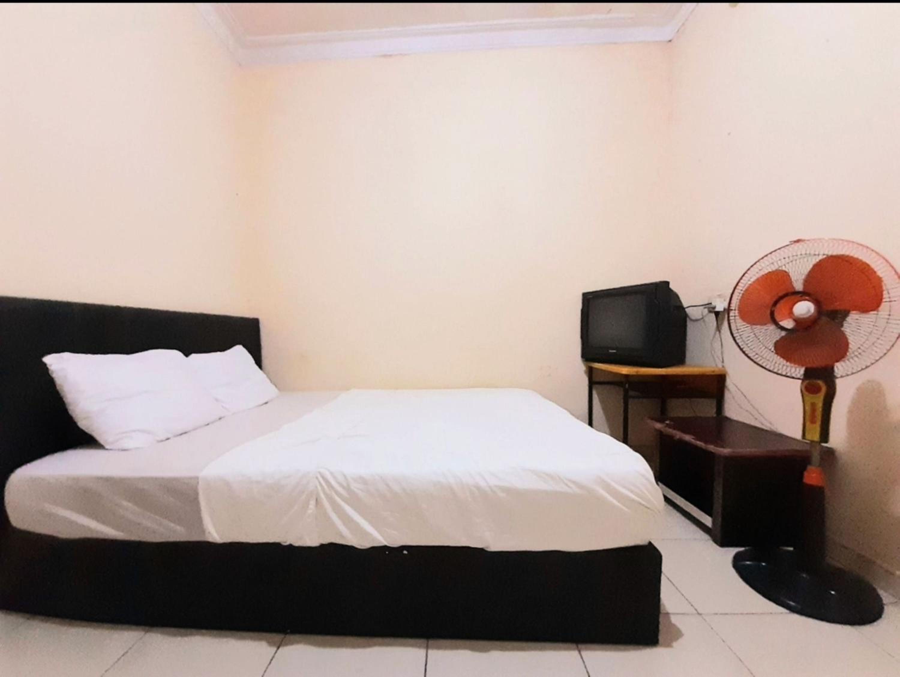 Budget Double Room - Photo 8