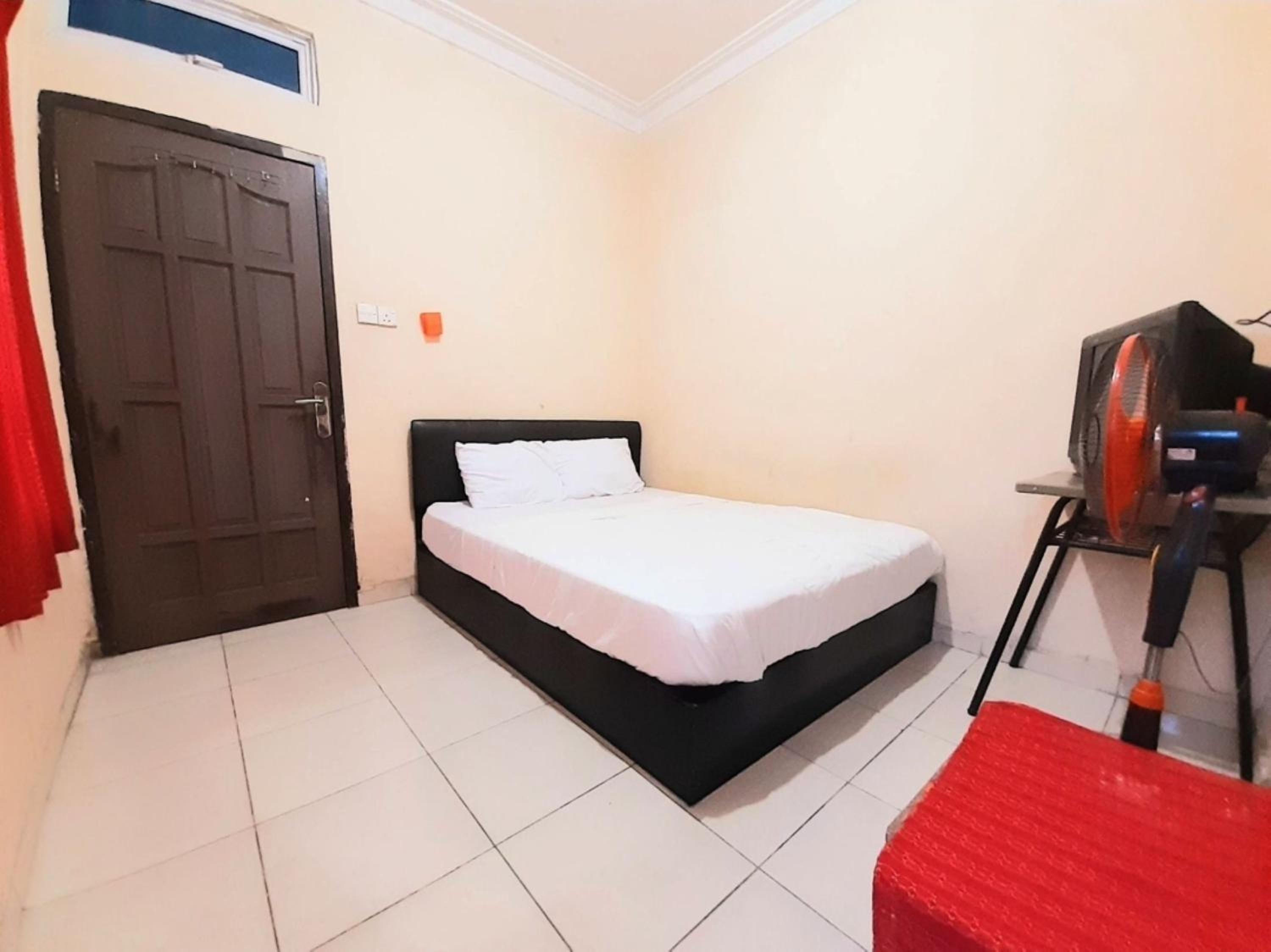 Budget Double Room - Photo 3