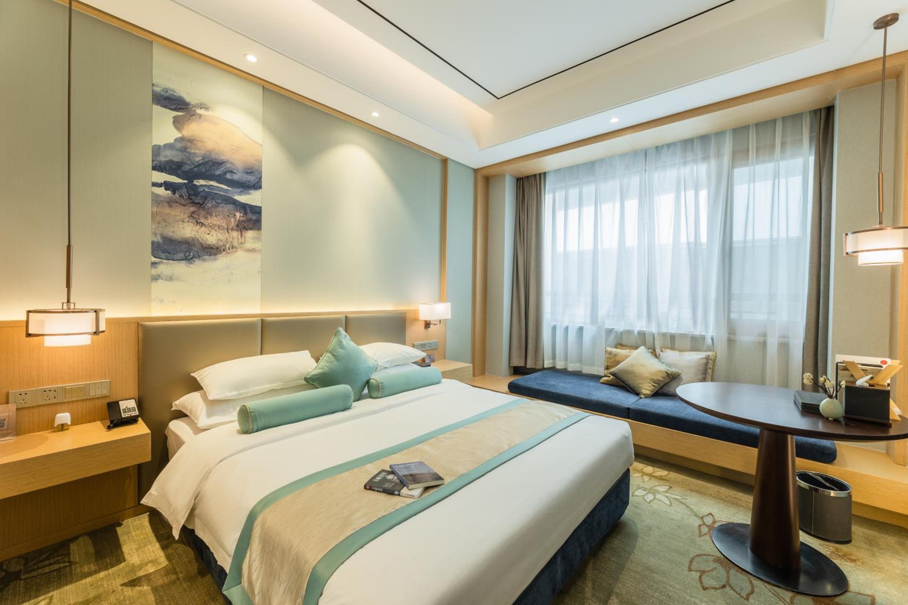 Elegant King Room photo 1