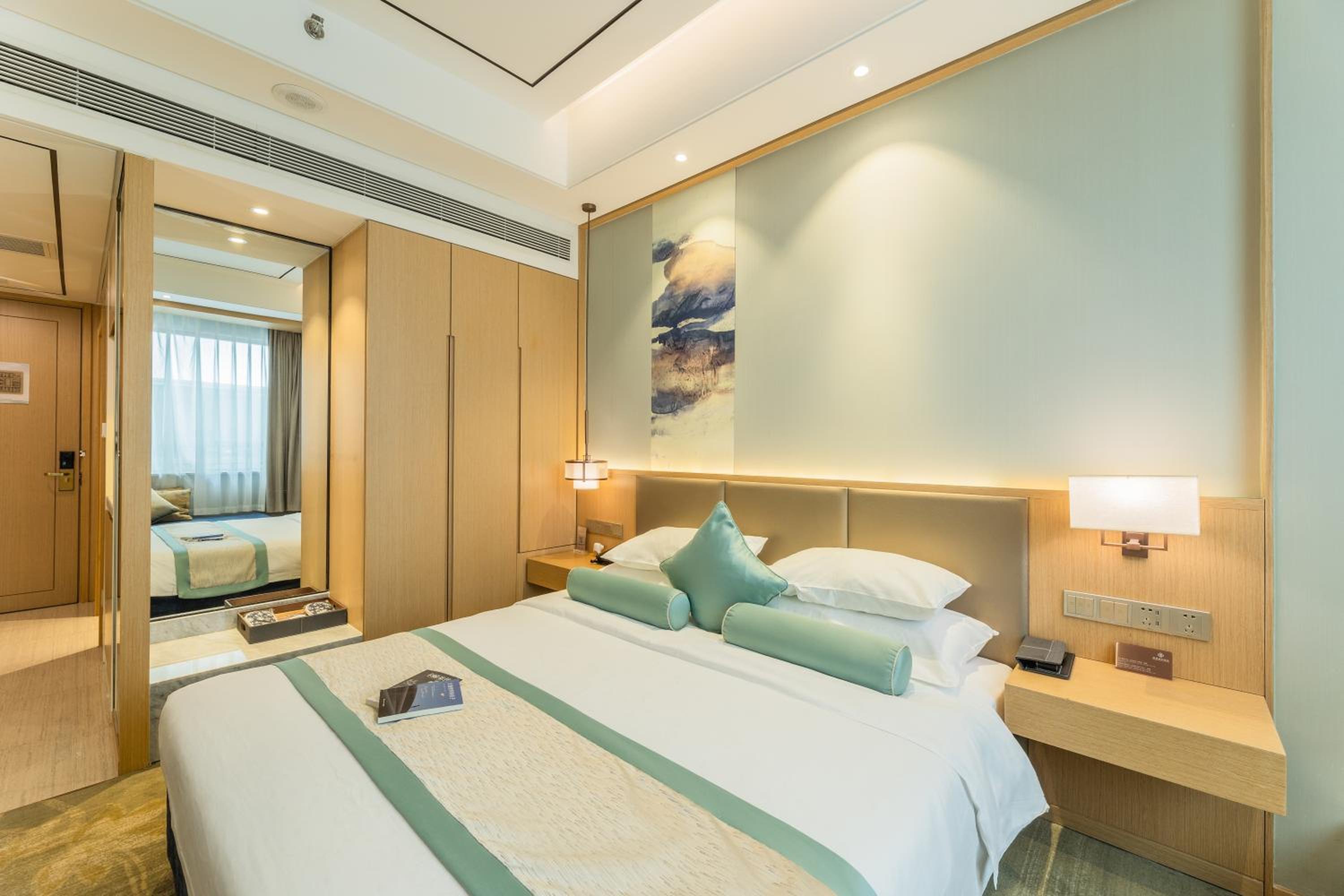 Elegant King Room photo 3