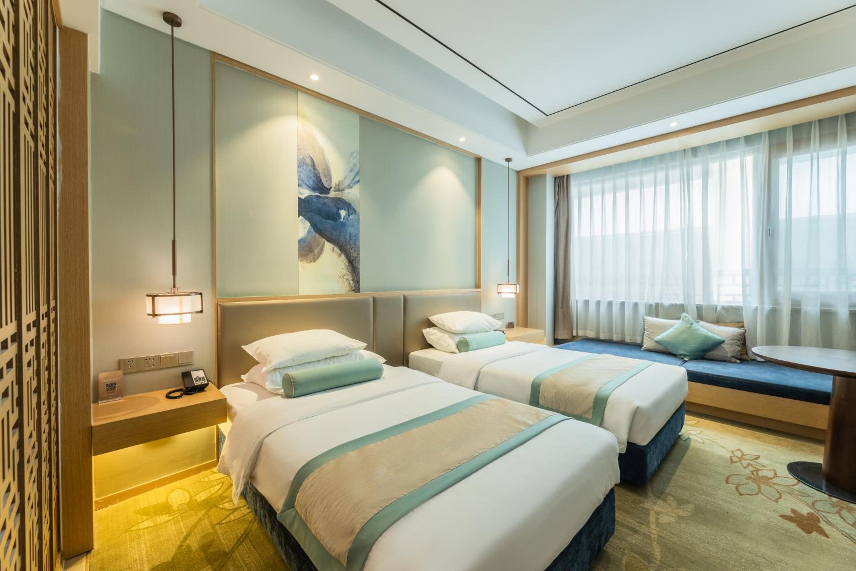 Elegant Twin Room photo 3