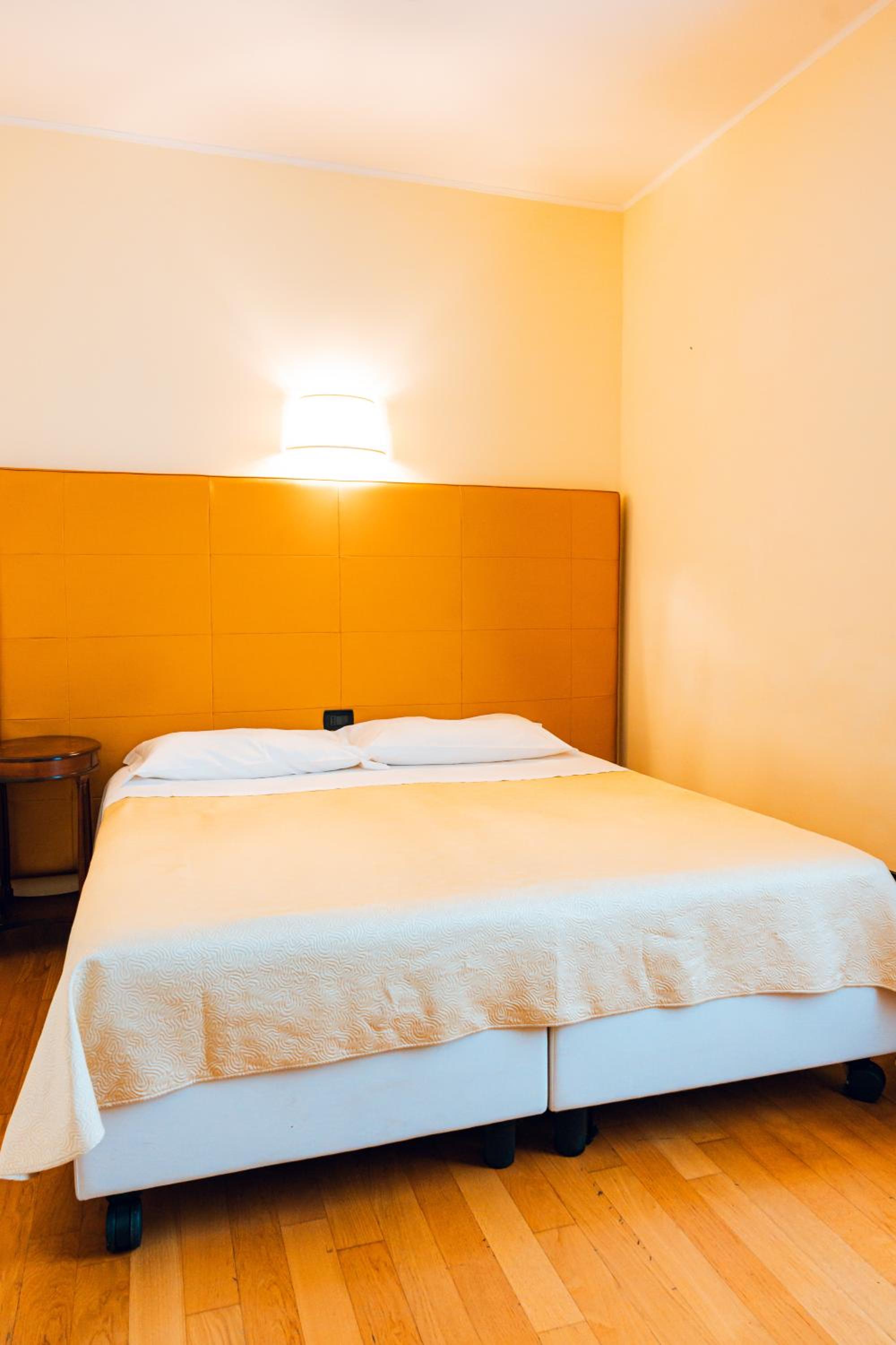 Economy Twin Room photo 3