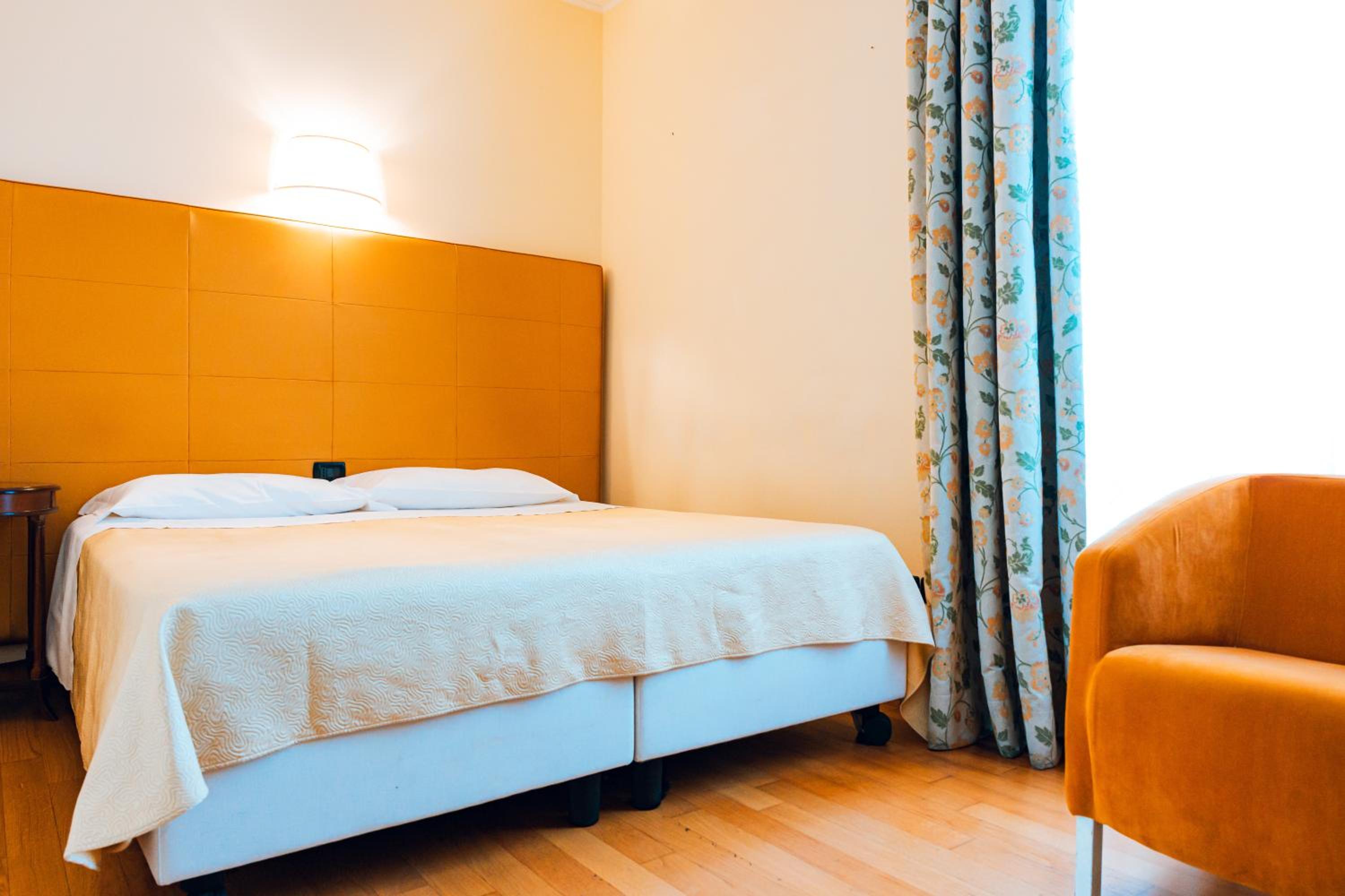 Economy Twin Room photo 1