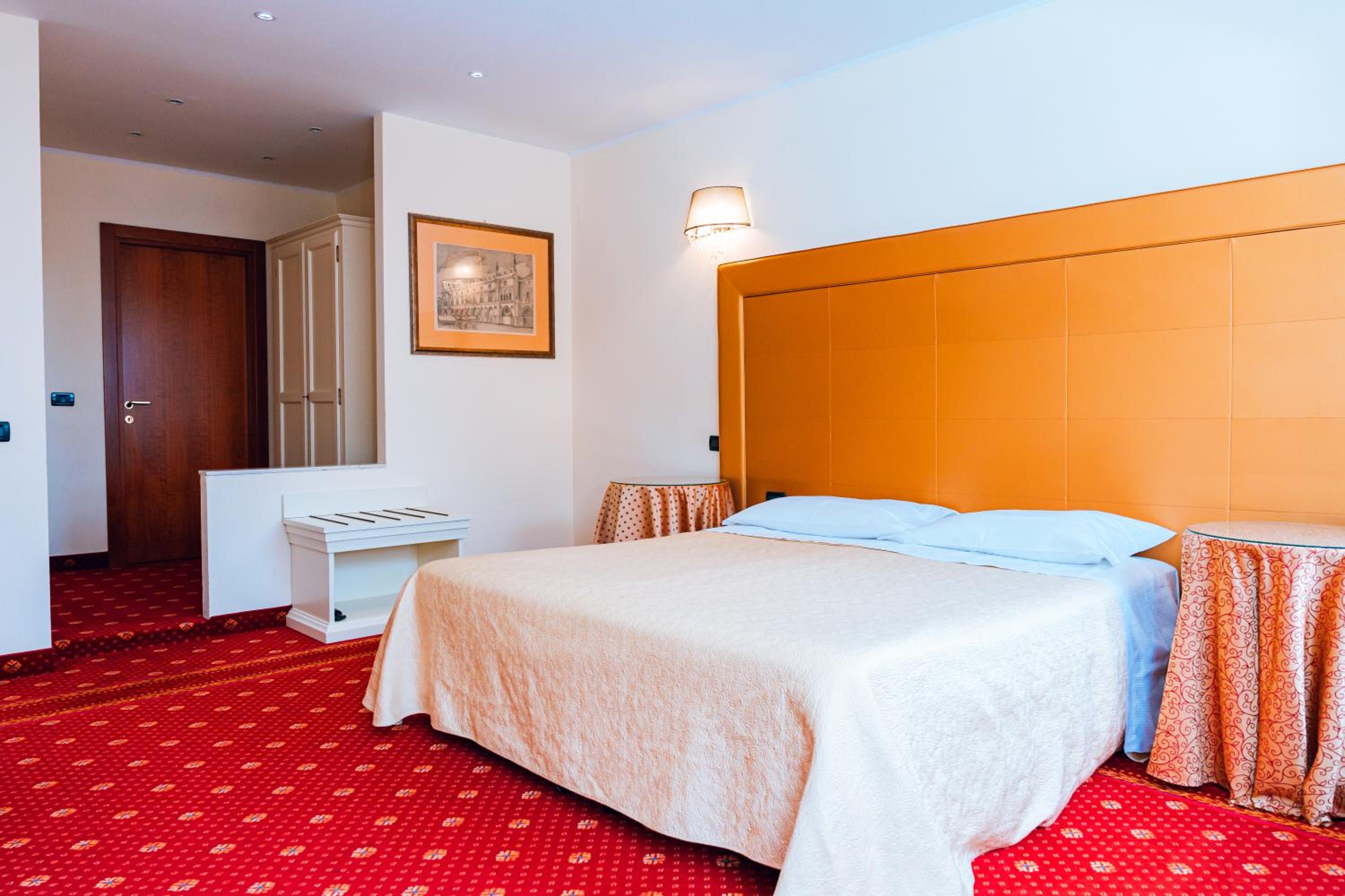 Deluxe Junior Suite with Castle View photo 1