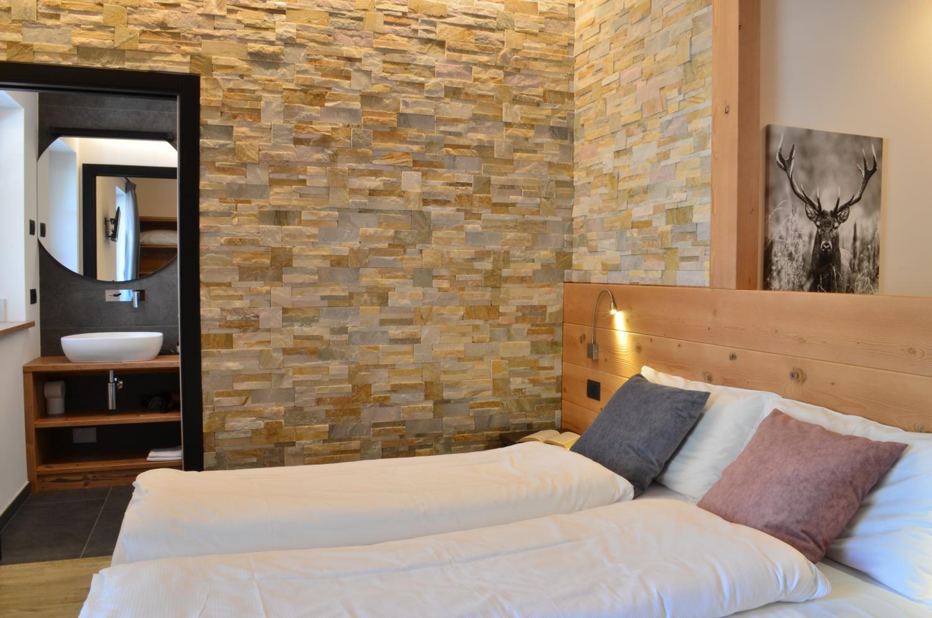 Deluxe Double Room with Balcony photo 2