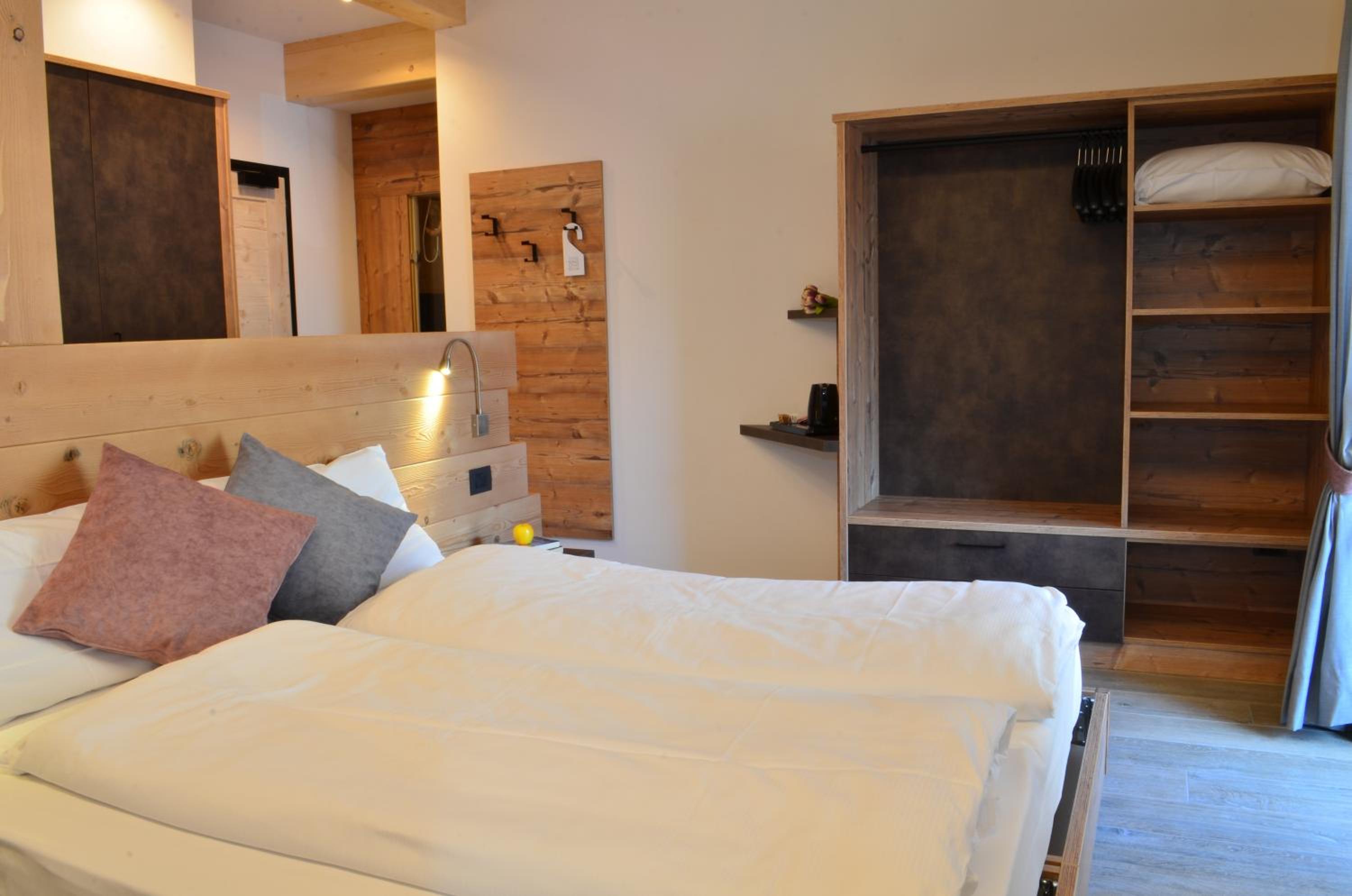 Deluxe Double Room with Balcony photo 3