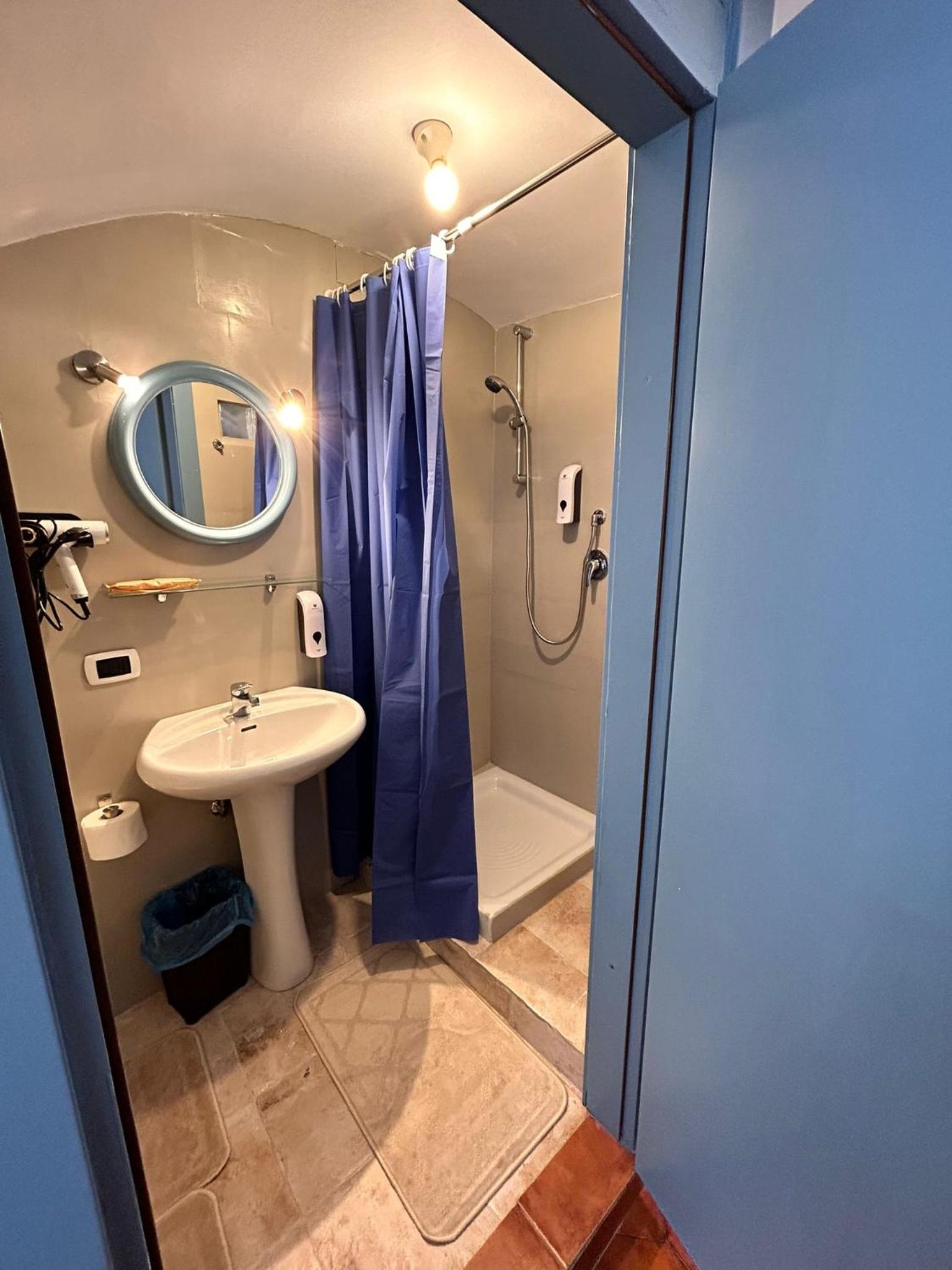Double Room with Private Bathroom photo 2