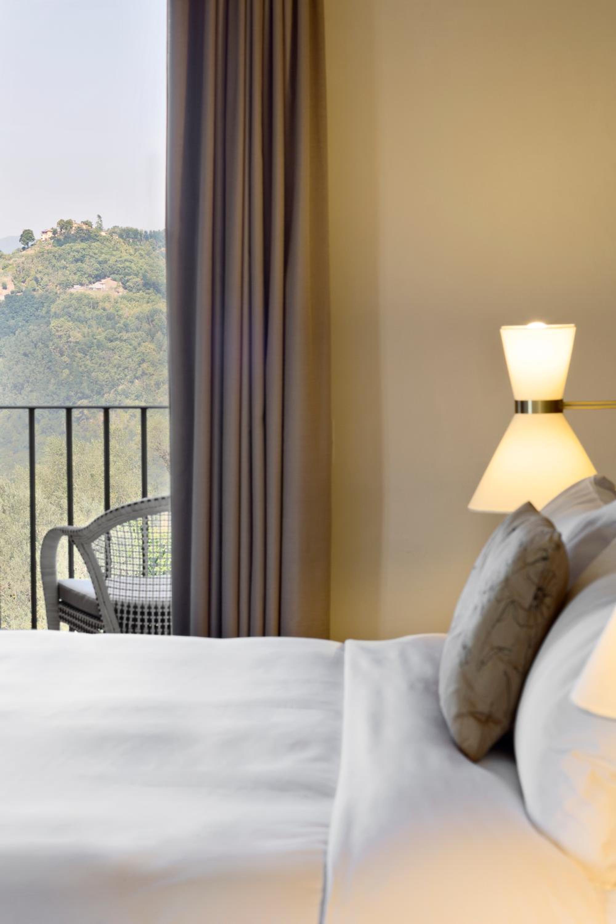 Executive Twin Room with Balcony  - Photo 1