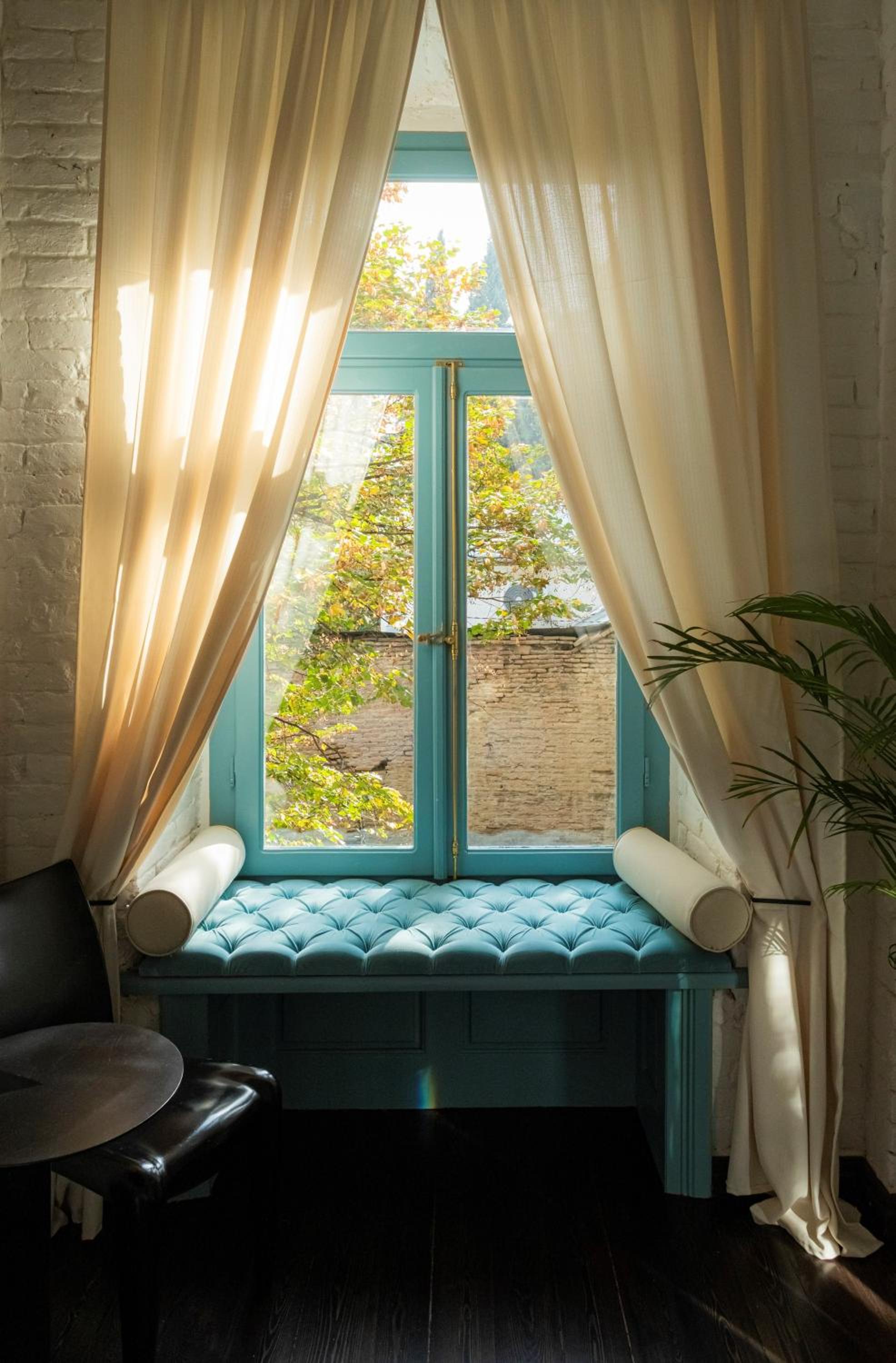 Double or Twin Room with City View - Photo 10