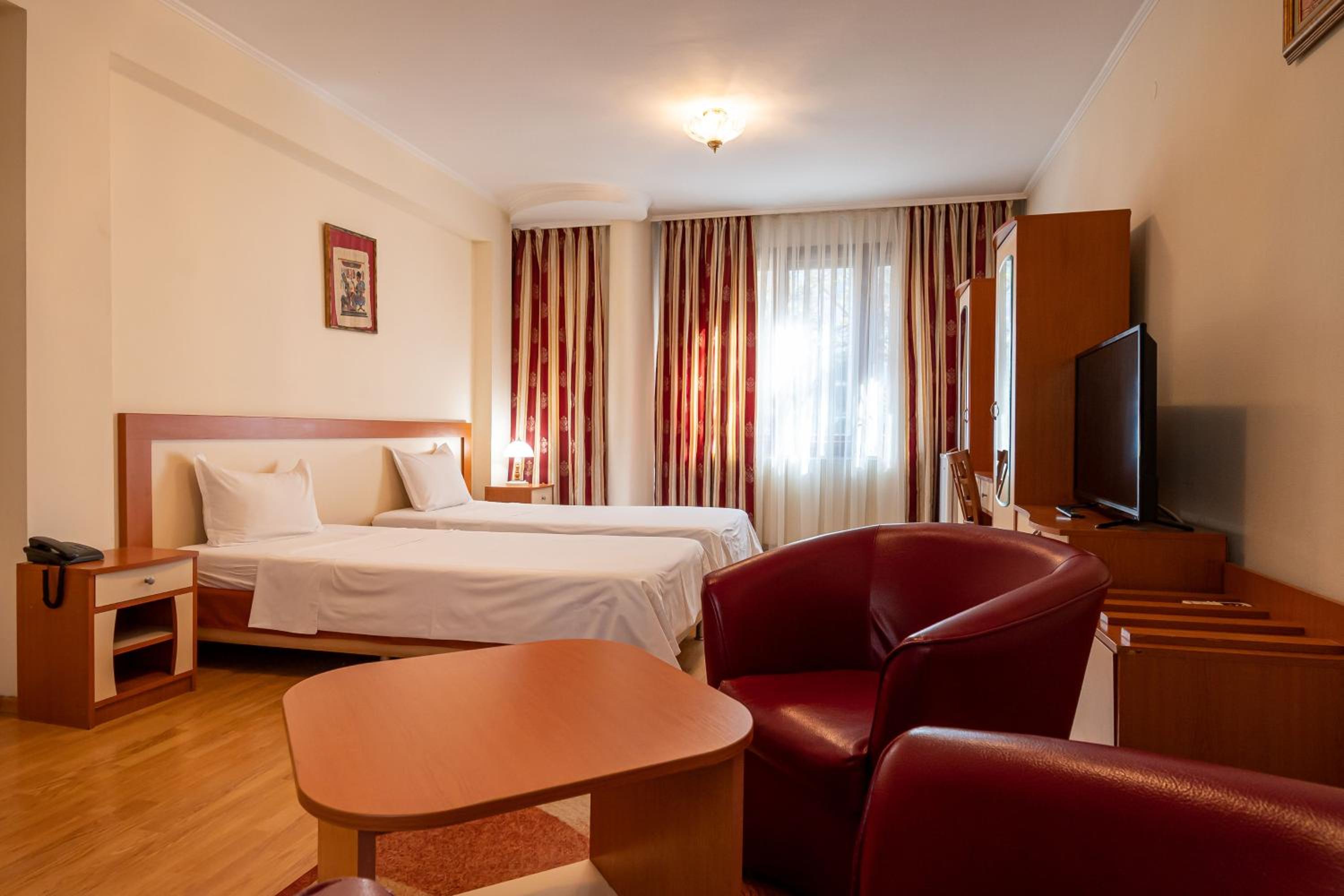 Deluxe Twin Room - Photo 2