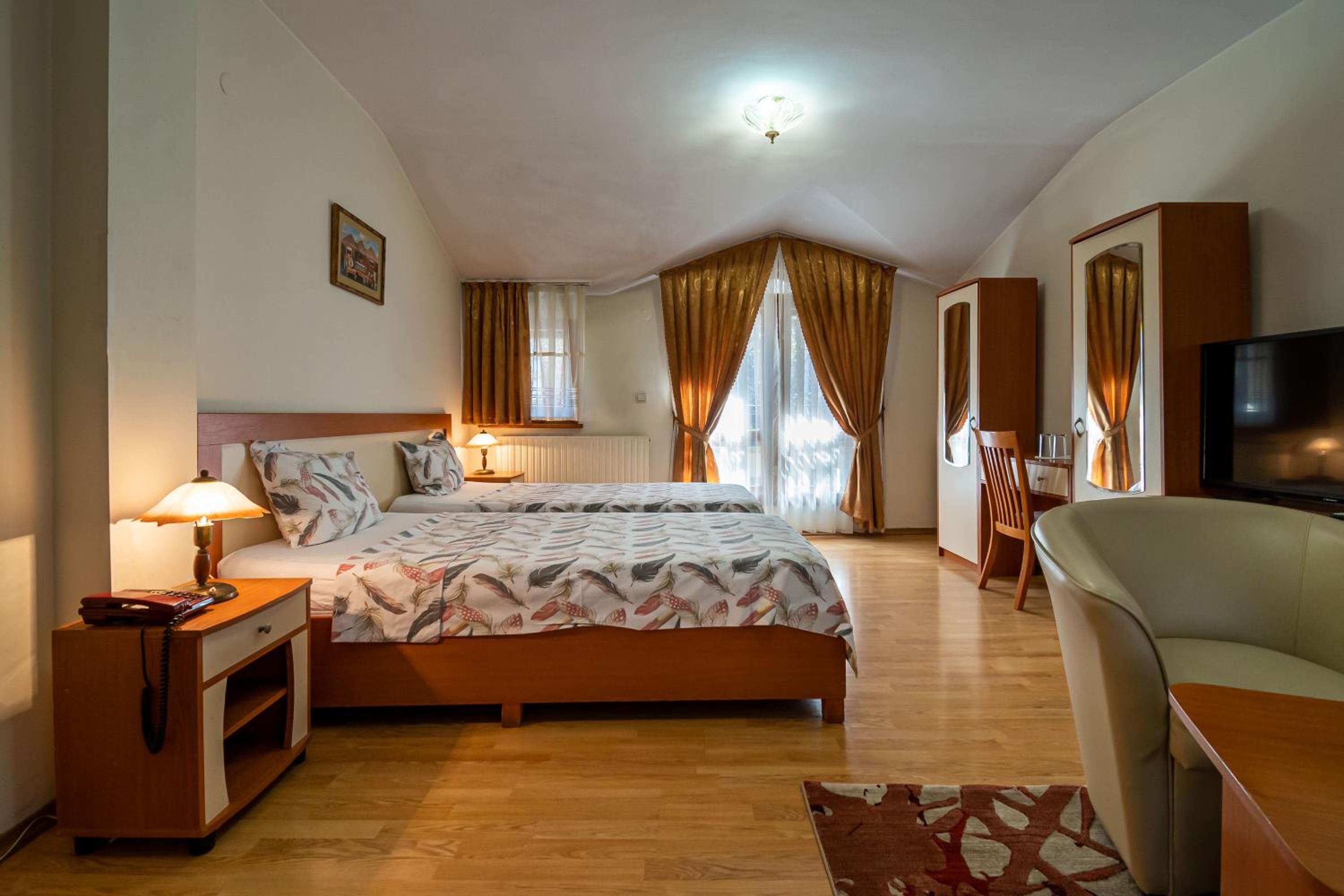 Deluxe Twin Room - Photo 3