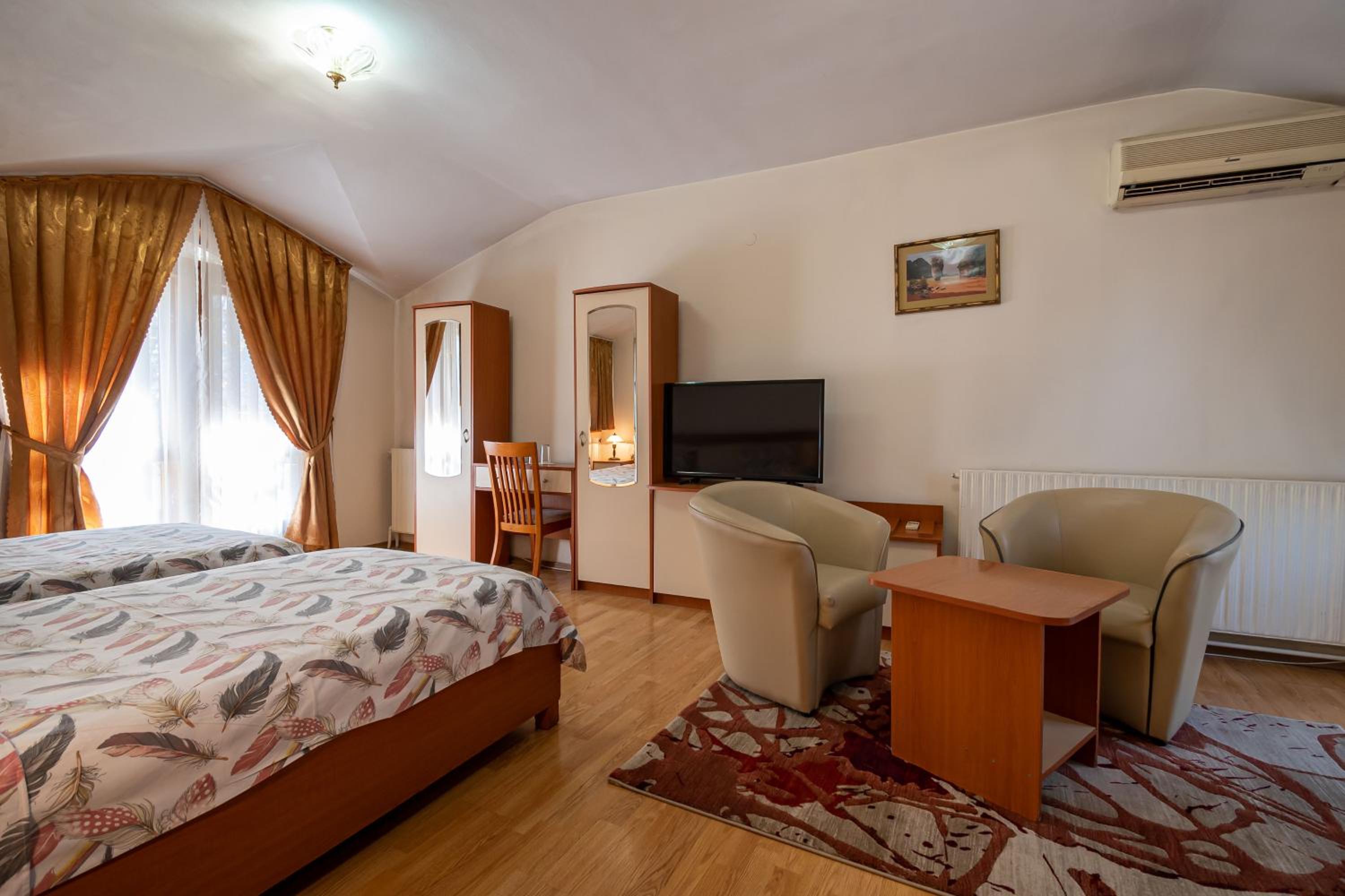 Deluxe Twin Room - Photo 4