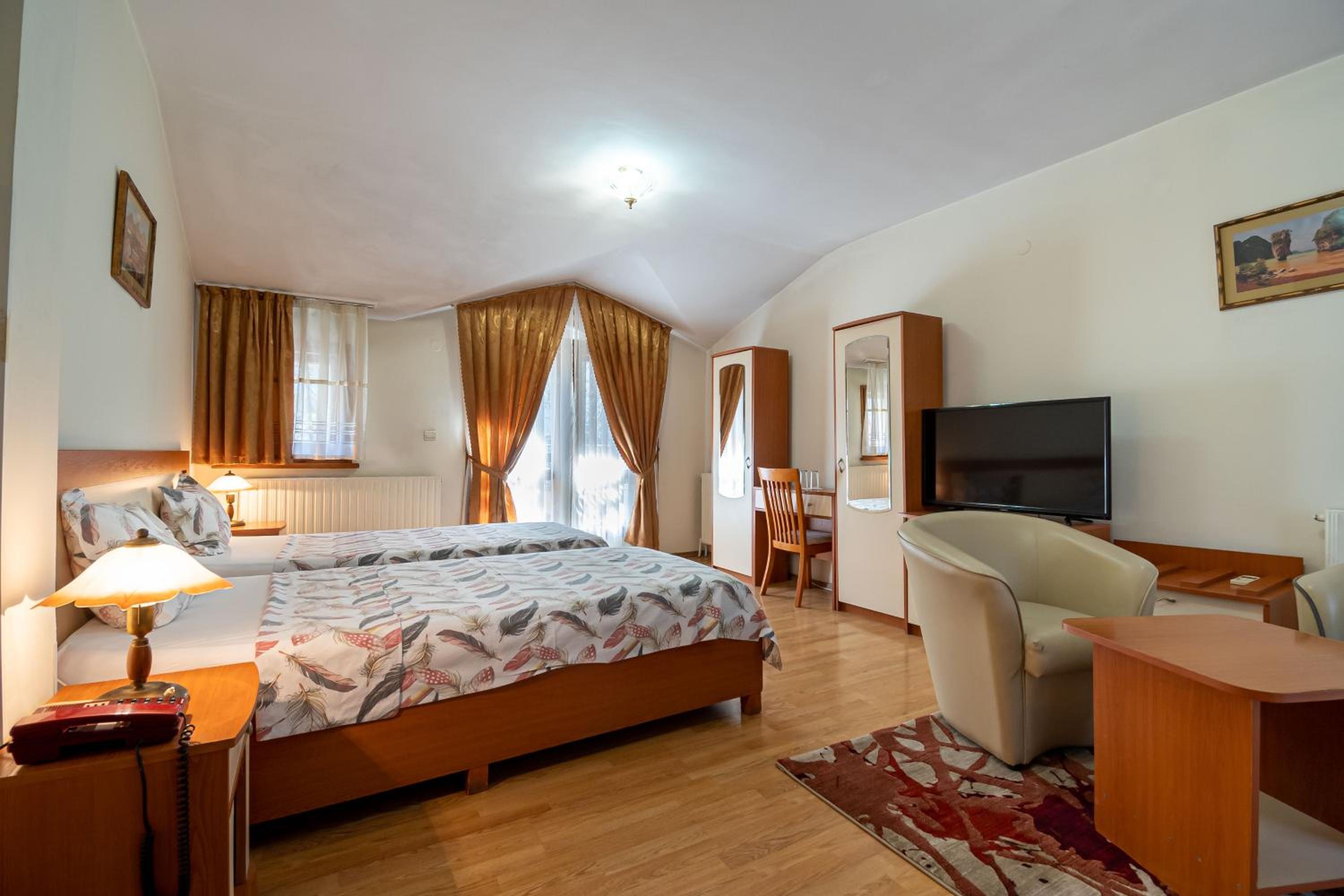 Deluxe Twin Room - Photo 5