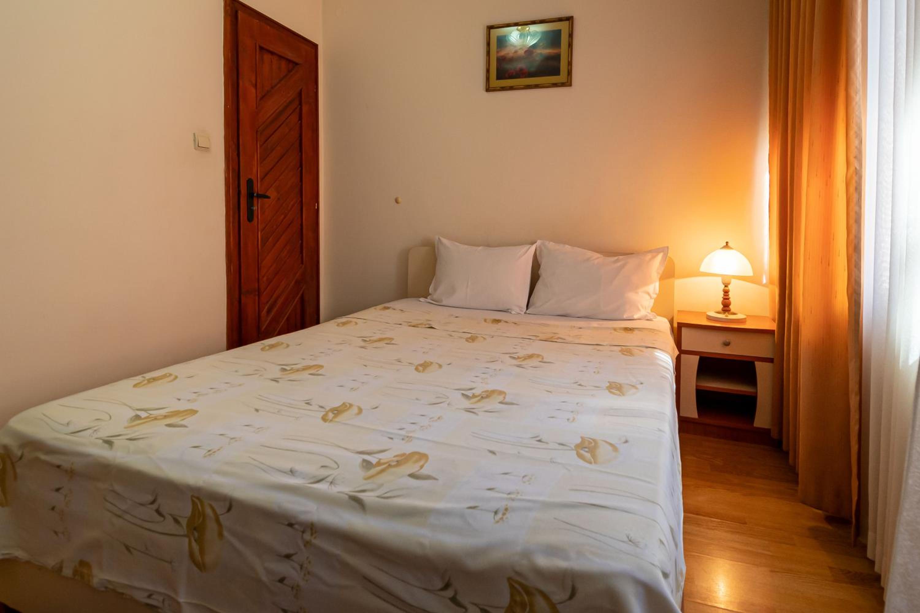 Double Room - Photo 3