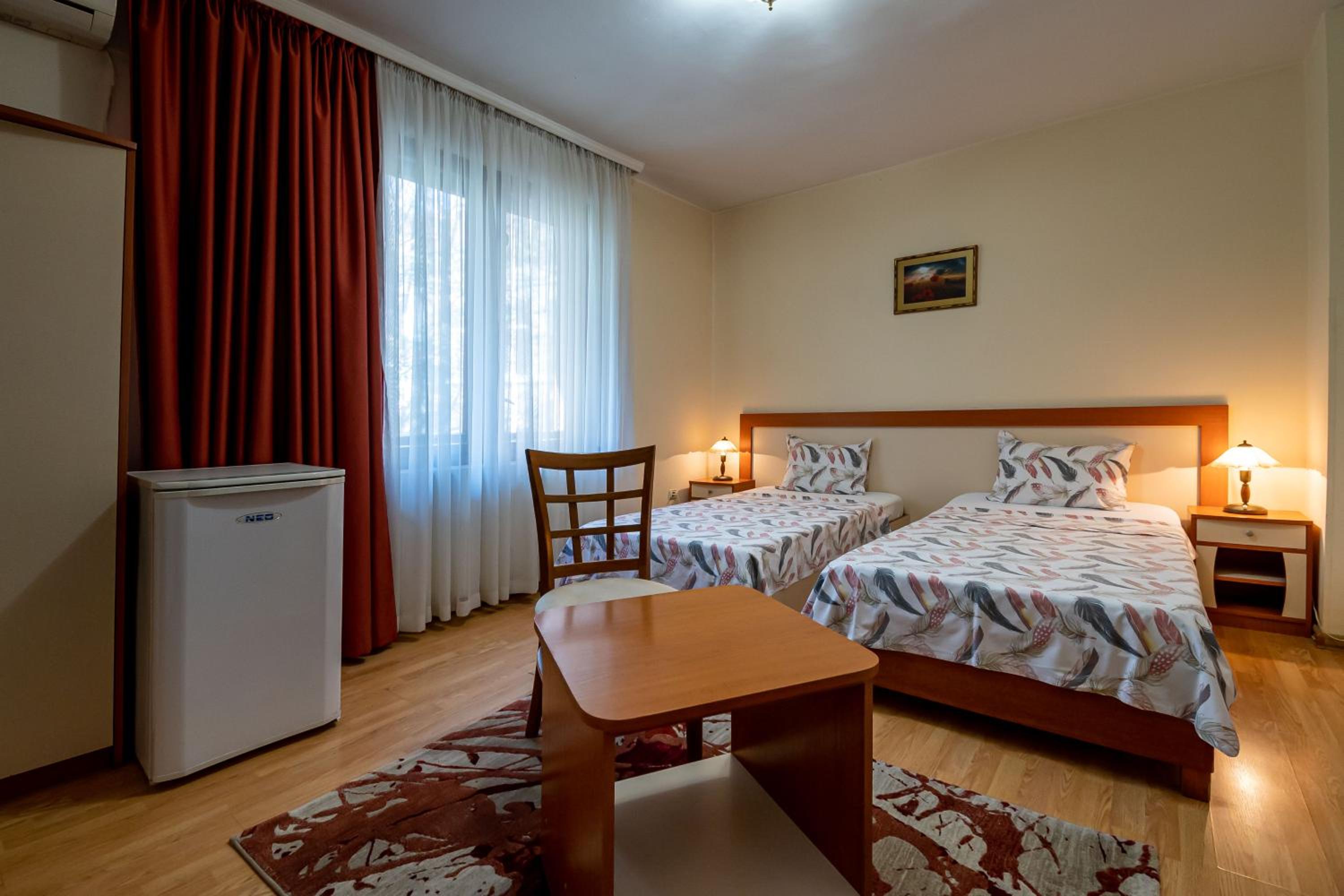 Twin Room - Photo 2