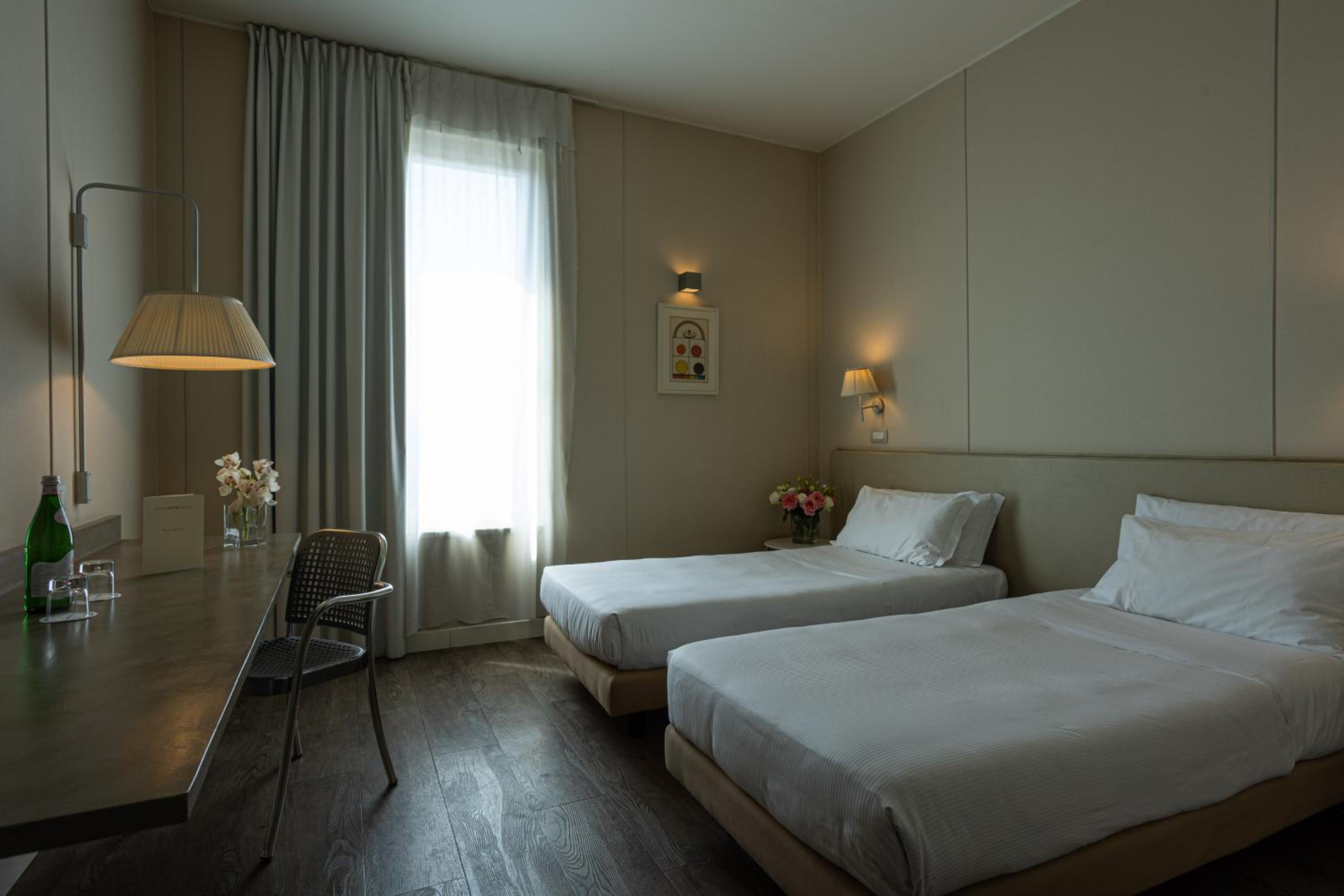 Twin Room - Photo 2