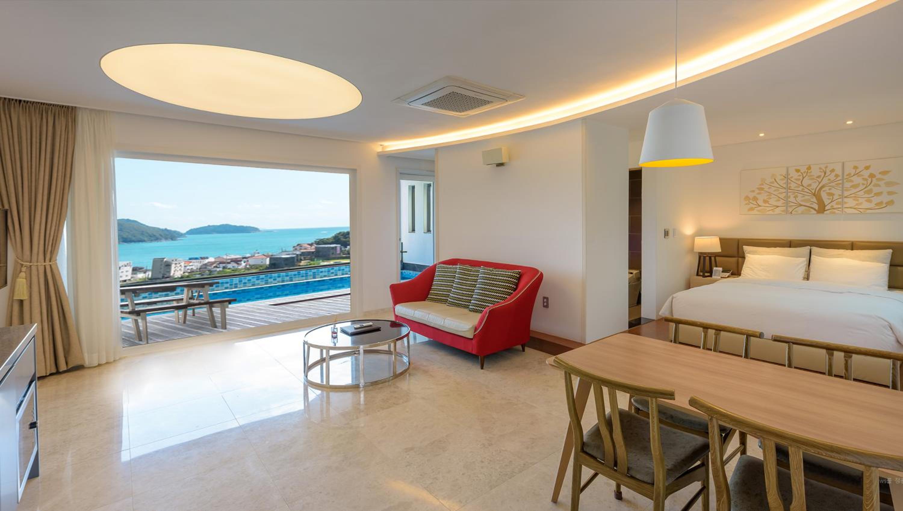 Pool Villa Family Gold Room
