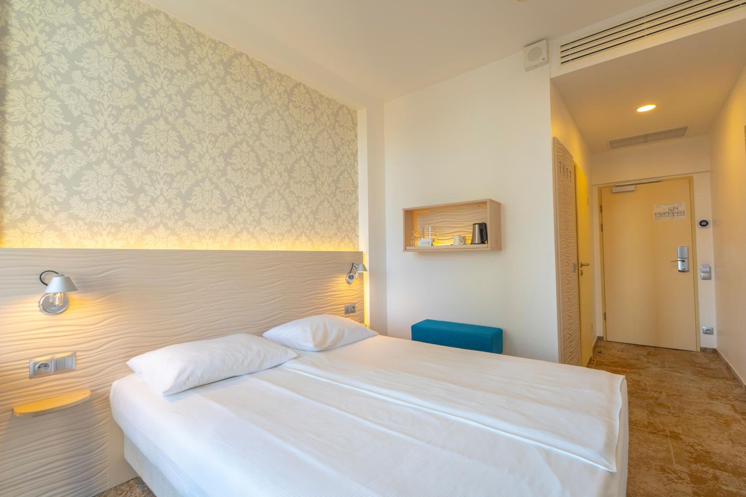 Standard Double Room - Photo 2