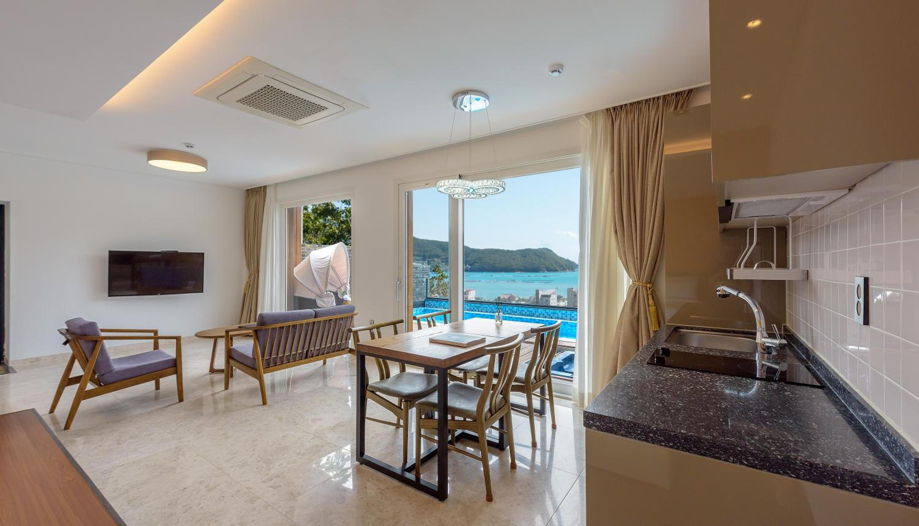 Pool Villa Family Twin Room