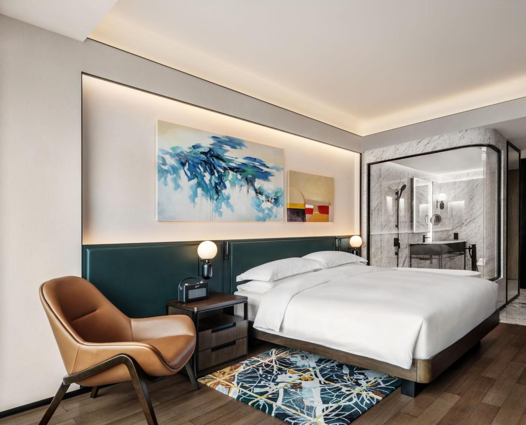 1 King Bed