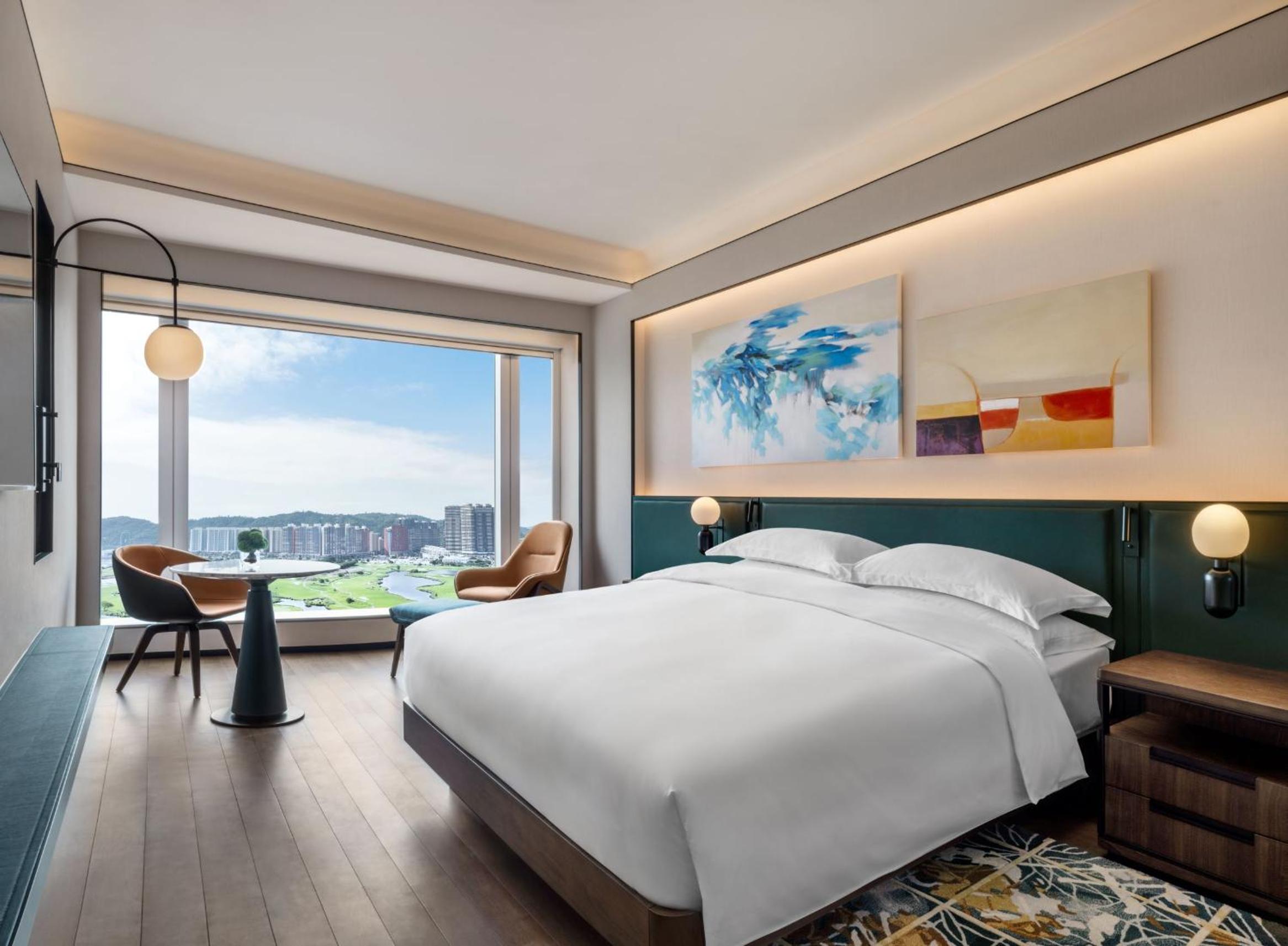 1 King Bed (High Floor) - Photo 1