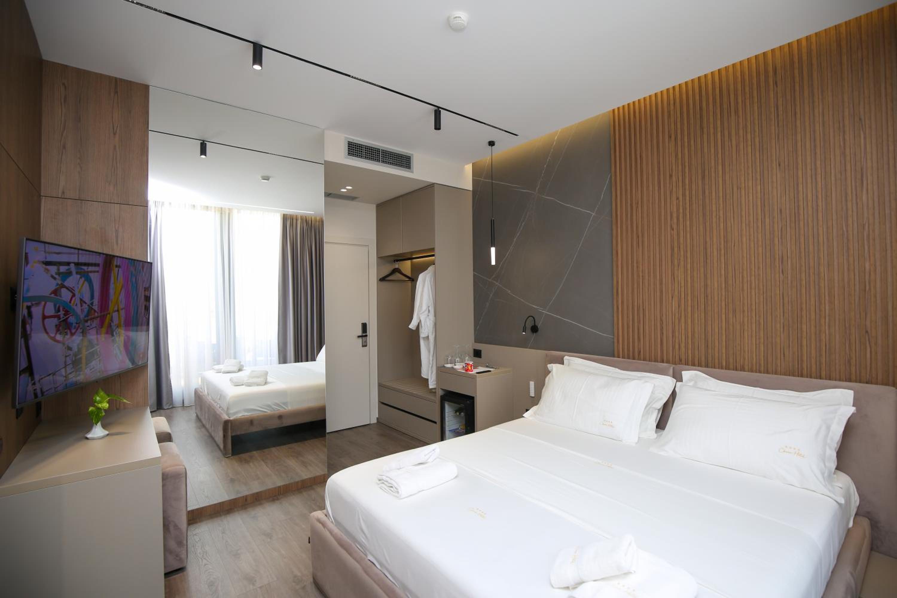 Deluxe Double Room with Balcony and Sea View