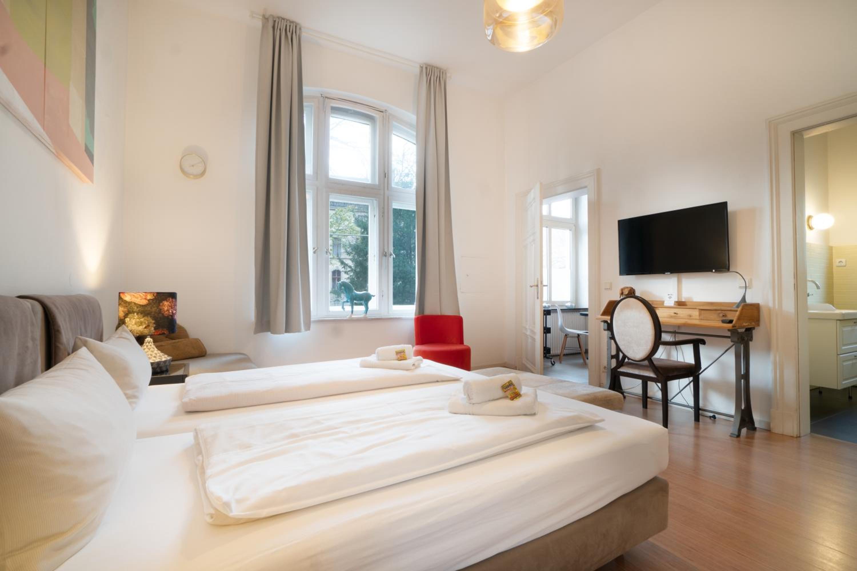 Studio Apartment - Photo 12