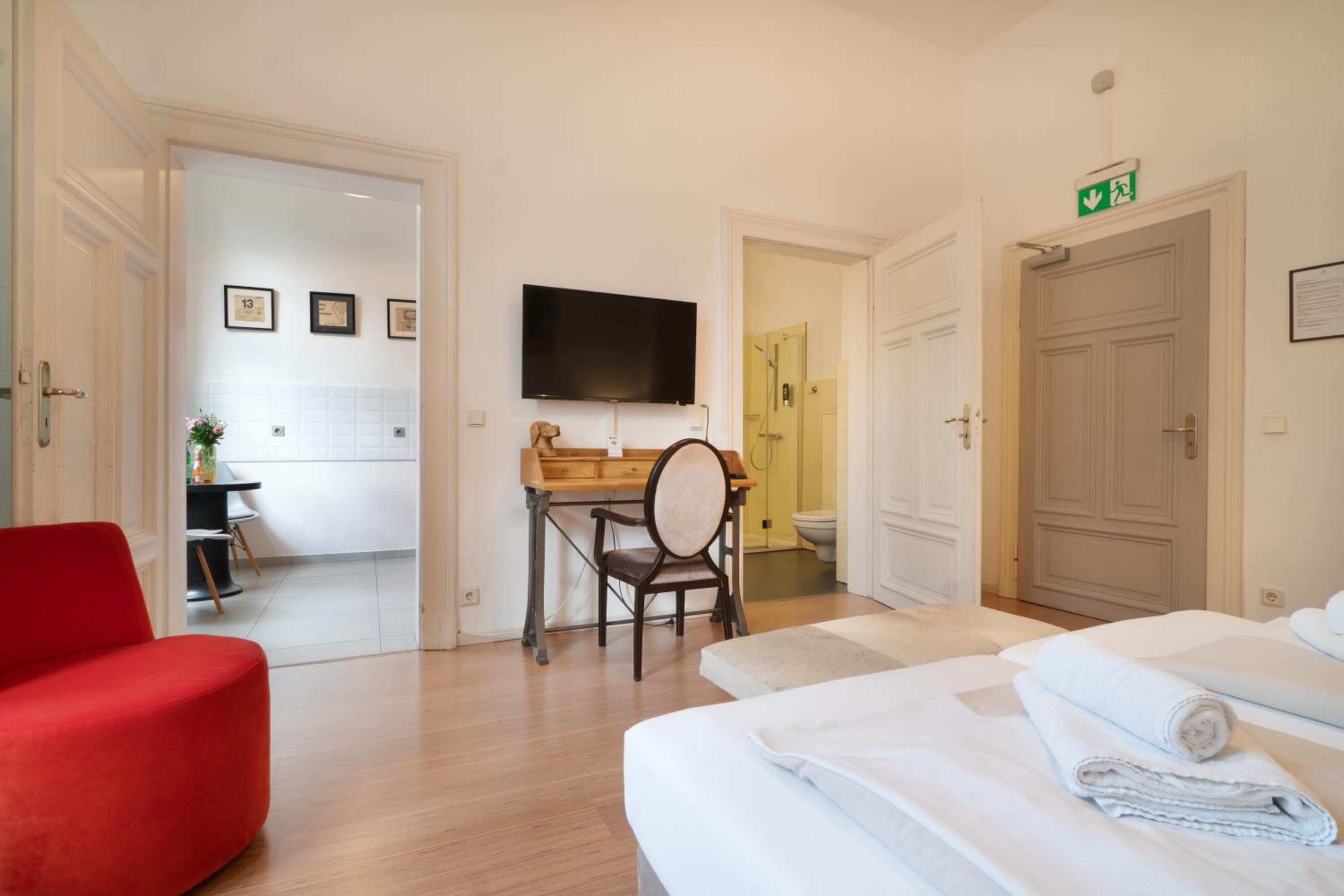 Studio Apartment - Photo 11