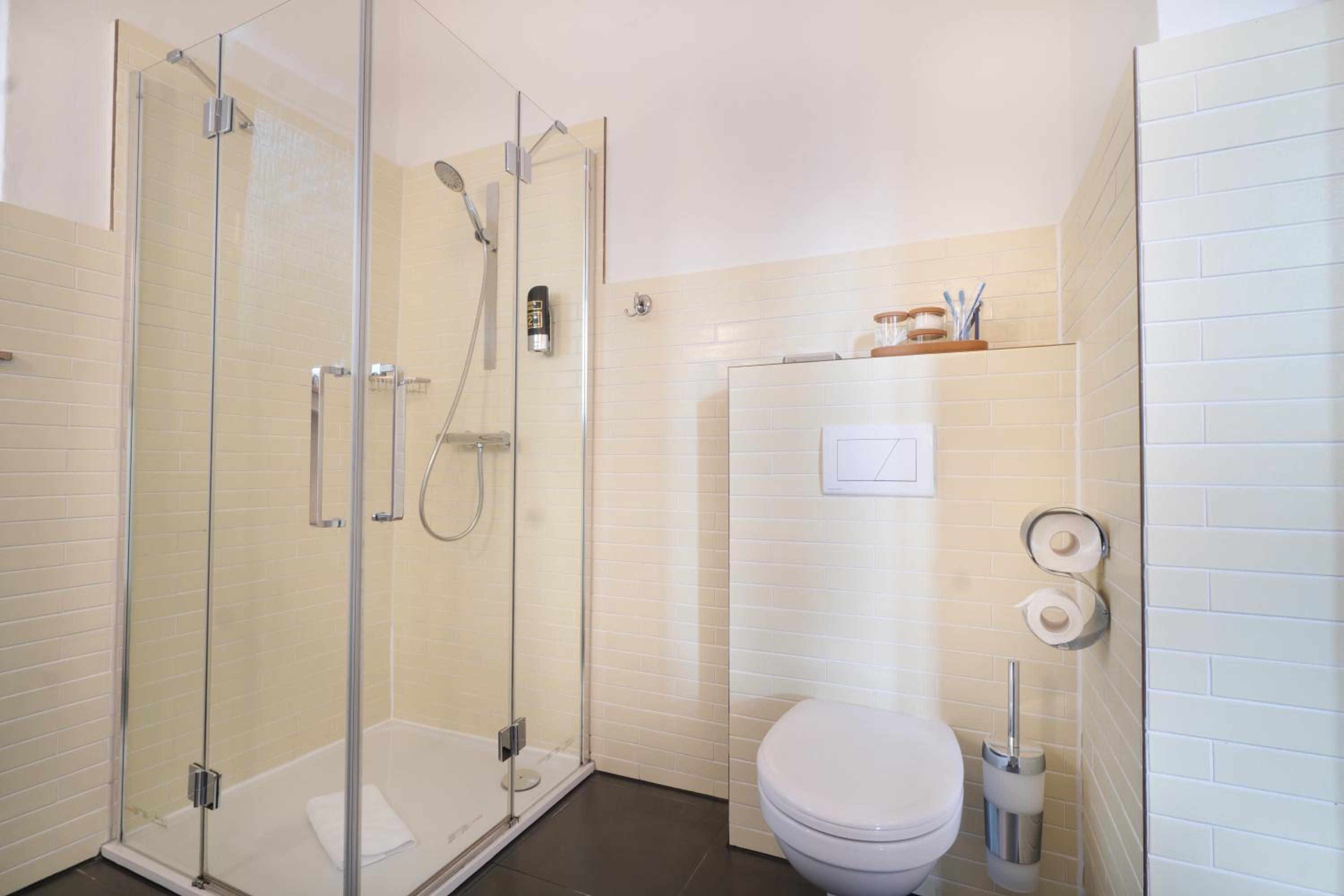 Studio Apartment - Photo 4