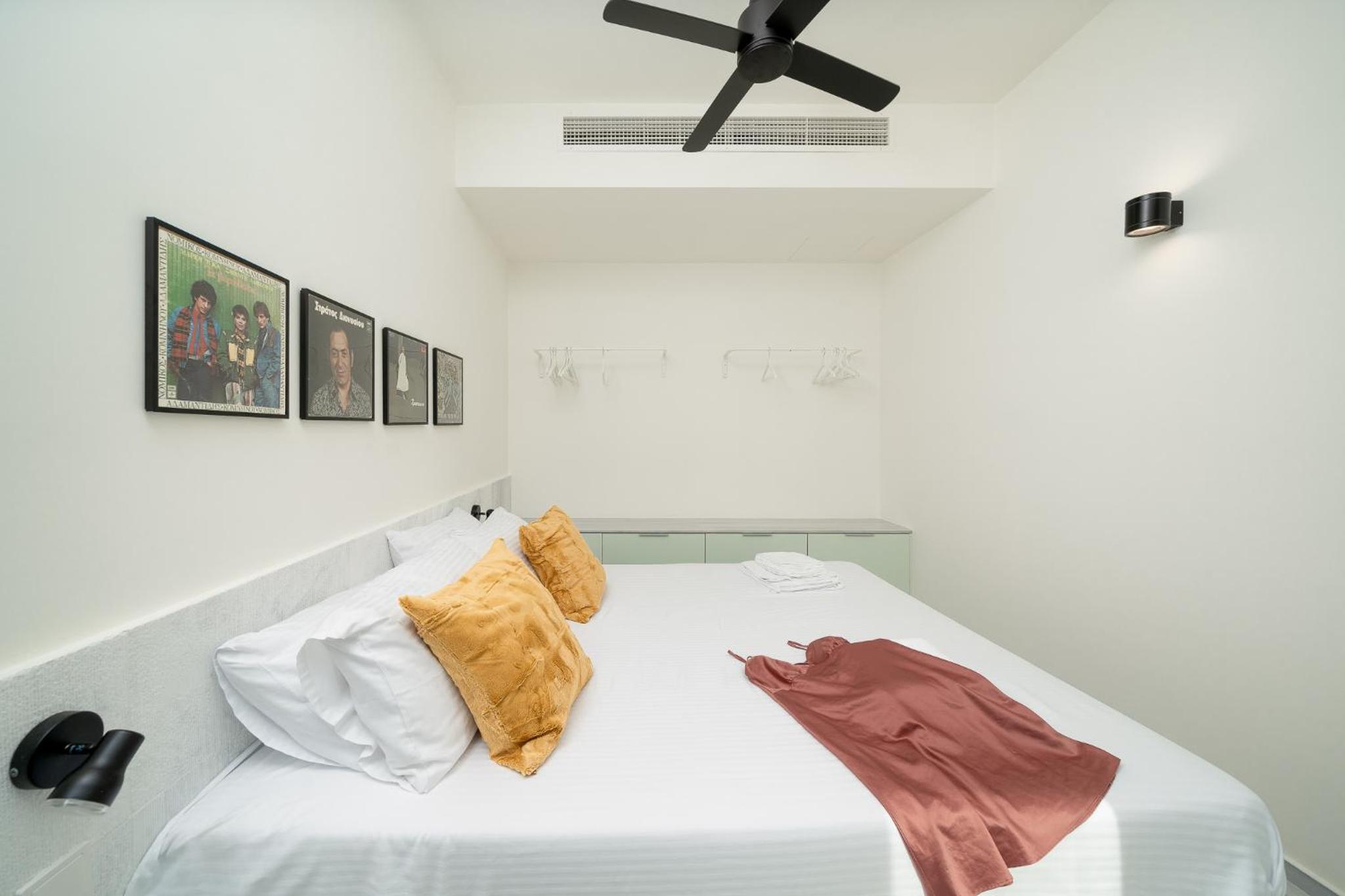 One-Bedroom Apartment photo 1