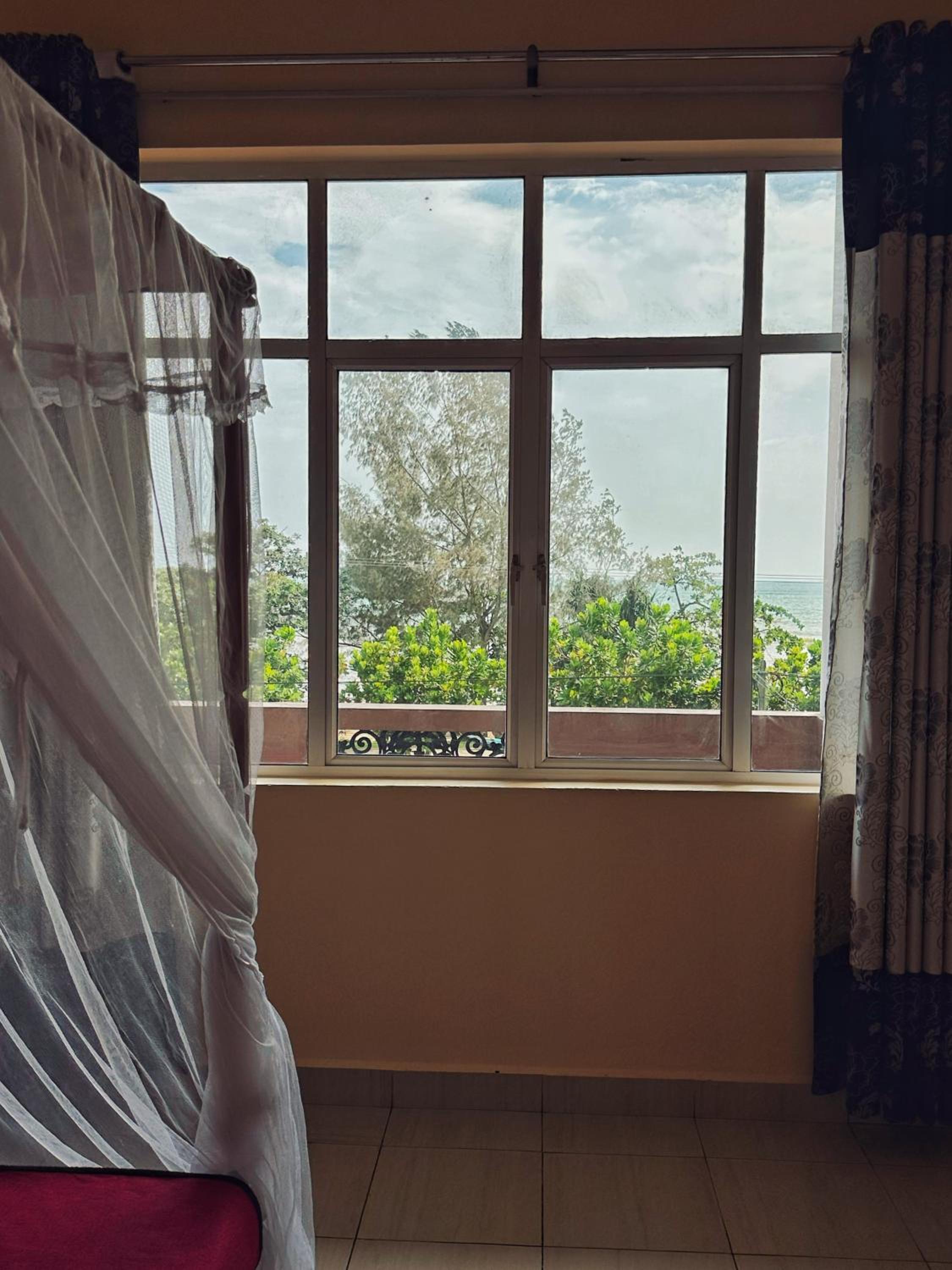 Deluxe Triple Room with Sea View photo 3