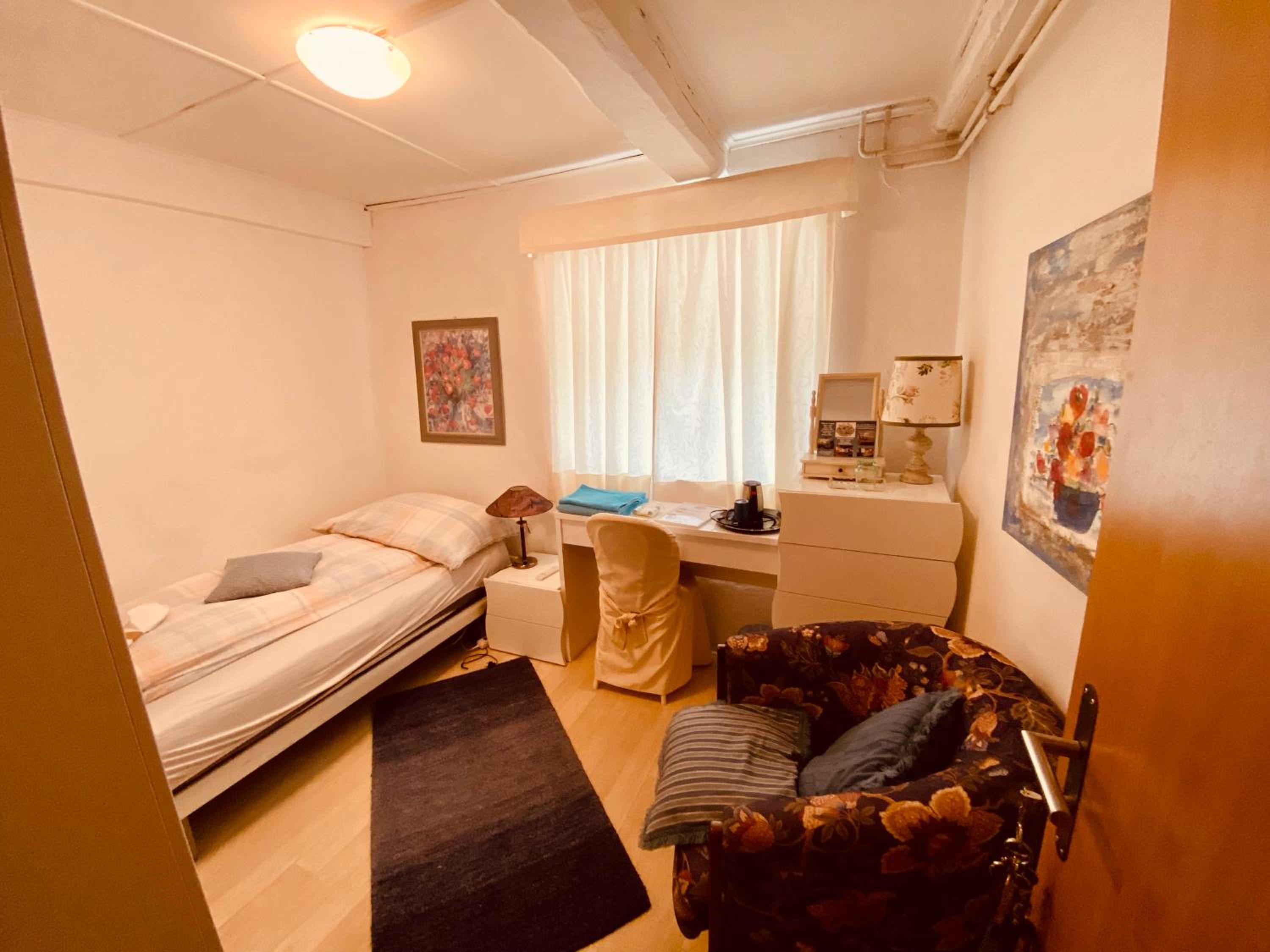 Single Room with Shared Bathroom photo 1