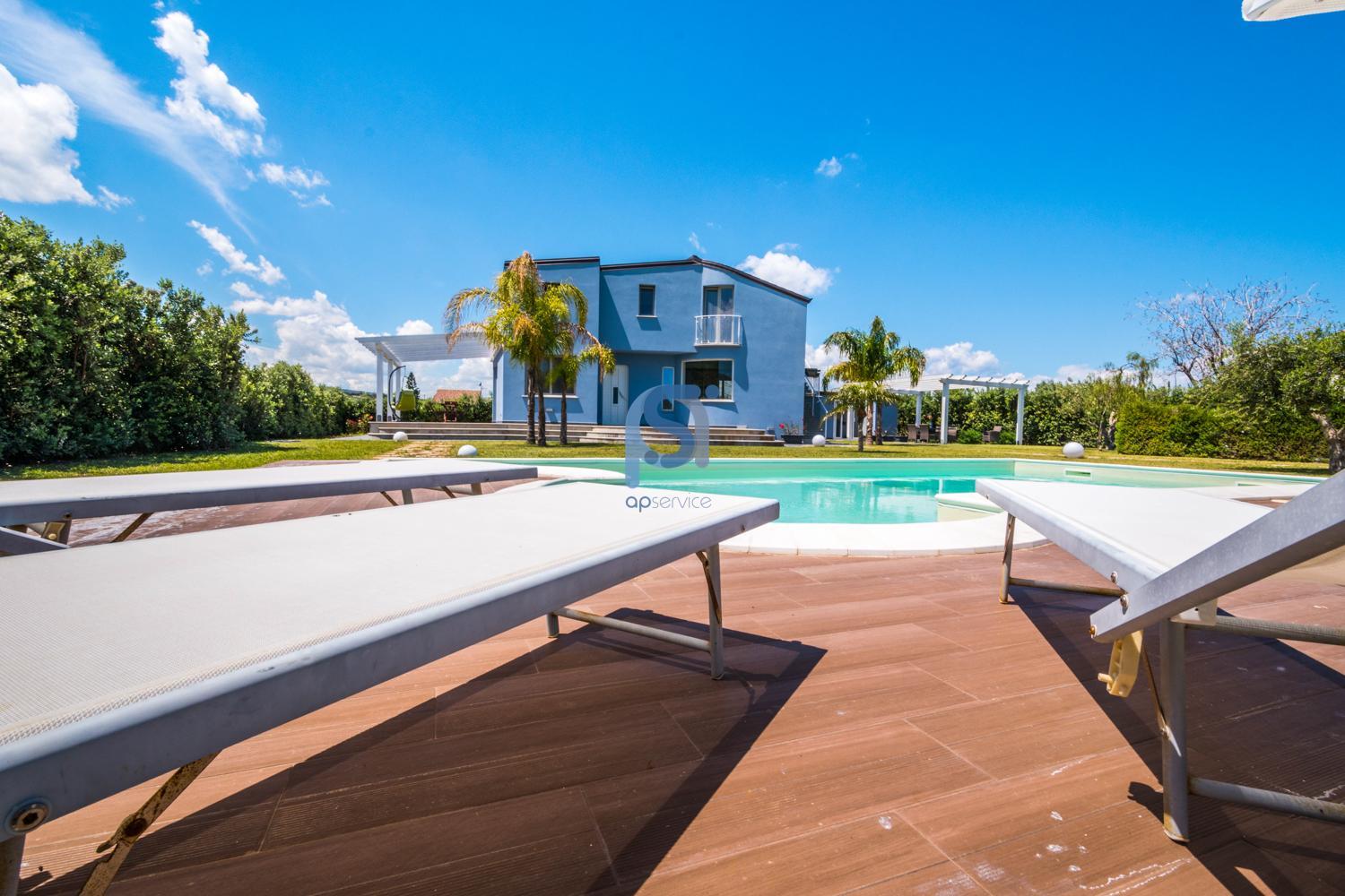 Three-Bedroom Villa photo 3